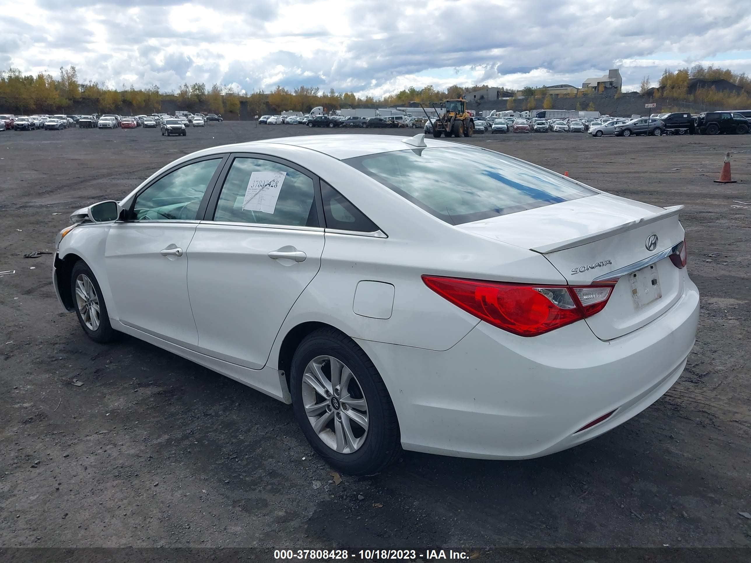 Photo 2 VIN: 5NPEB4AC9DH702066 - HYUNDAI SONATA 