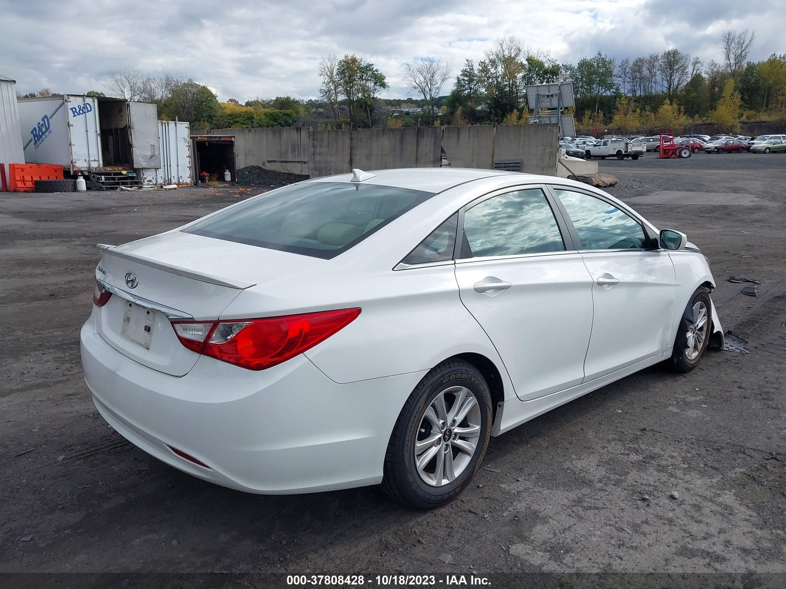 Photo 3 VIN: 5NPEB4AC9DH702066 - HYUNDAI SONATA 