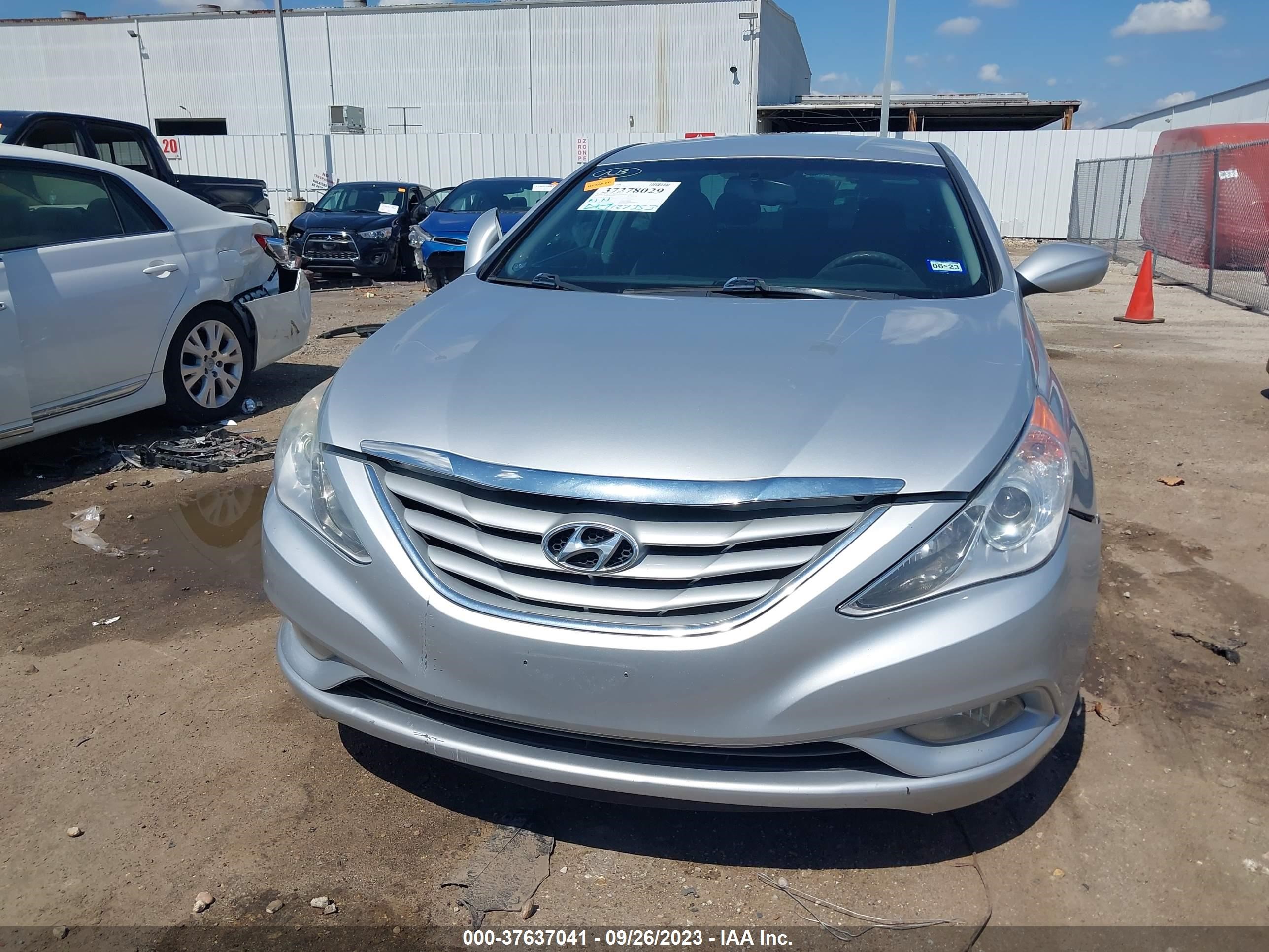 Photo 12 VIN: 5NPEB4AC9DH755026 - HYUNDAI SONATA 