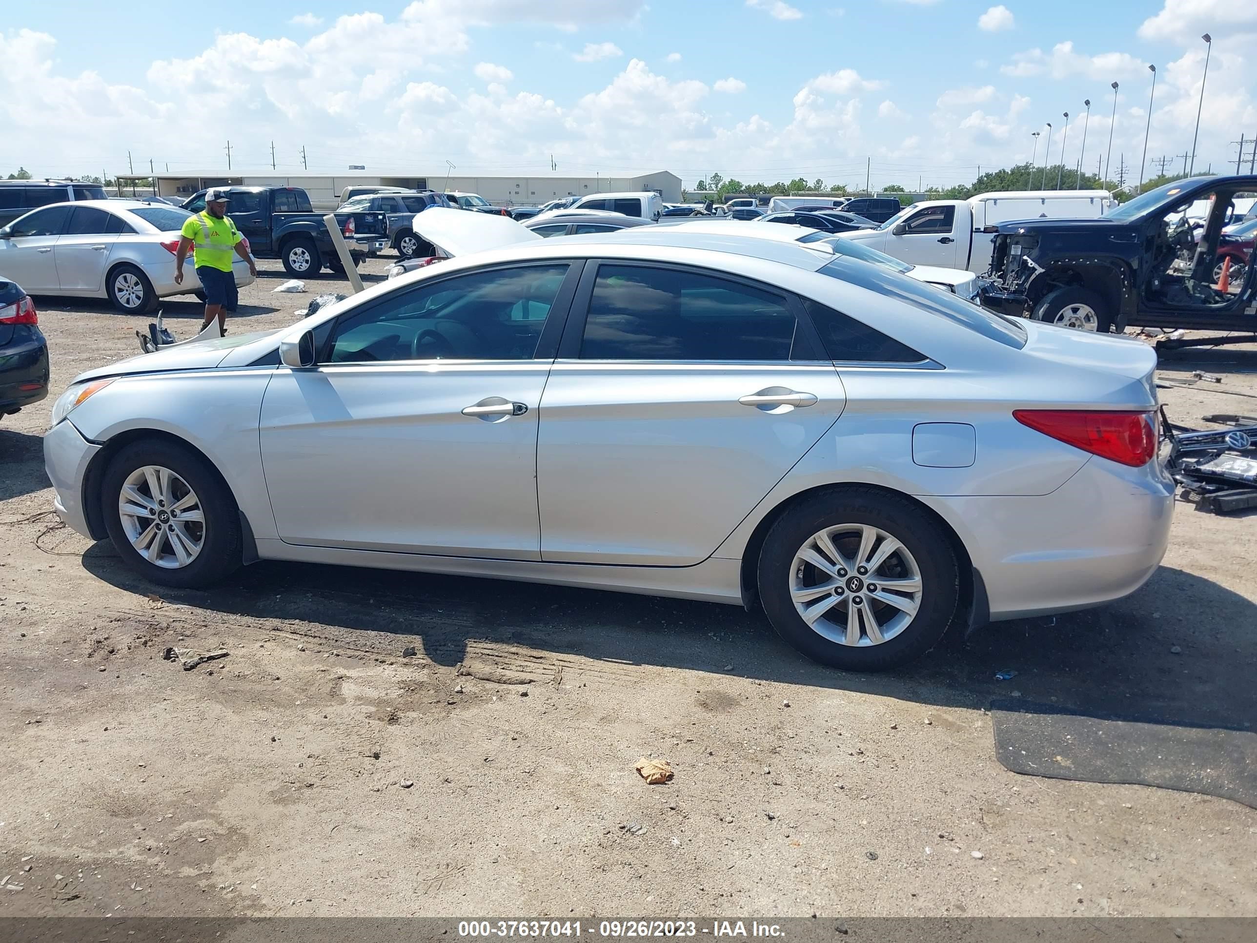 Photo 14 VIN: 5NPEB4AC9DH755026 - HYUNDAI SONATA 