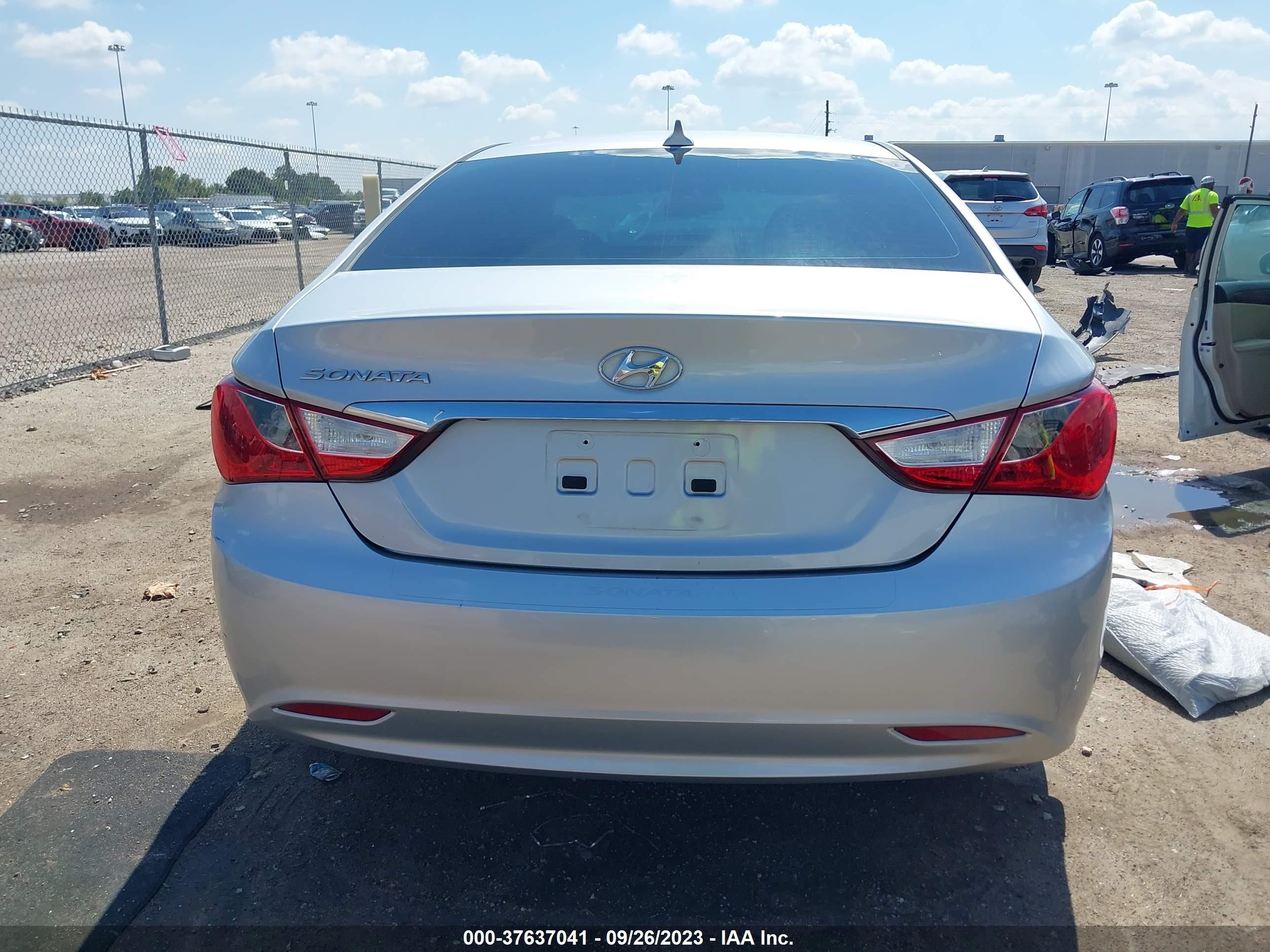 Photo 16 VIN: 5NPEB4AC9DH755026 - HYUNDAI SONATA 