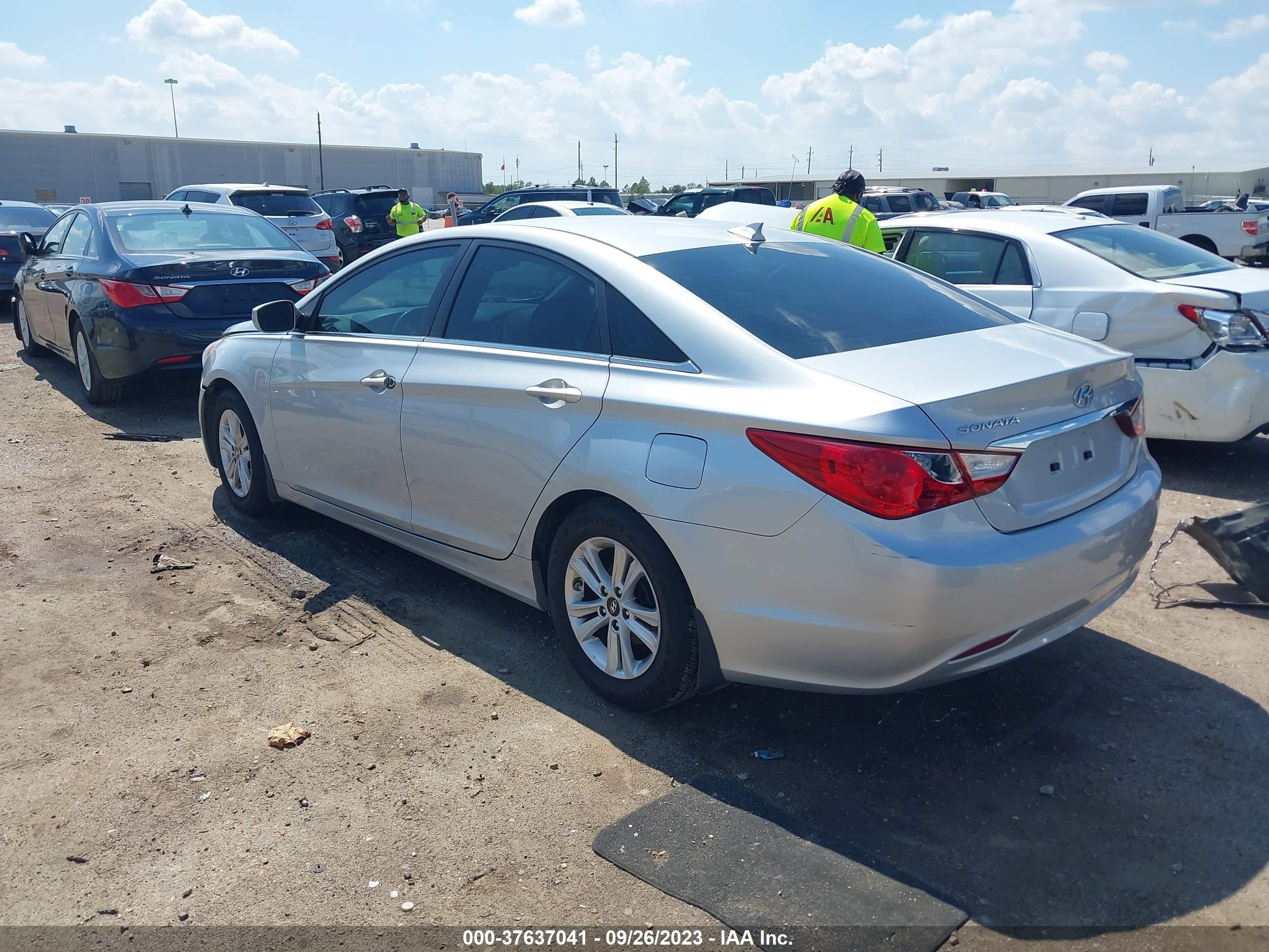 Photo 2 VIN: 5NPEB4AC9DH755026 - HYUNDAI SONATA 