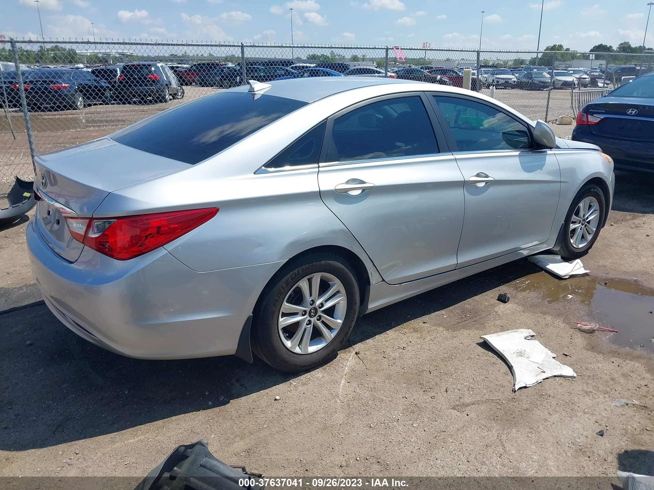 Photo 3 VIN: 5NPEB4AC9DH755026 - HYUNDAI SONATA 