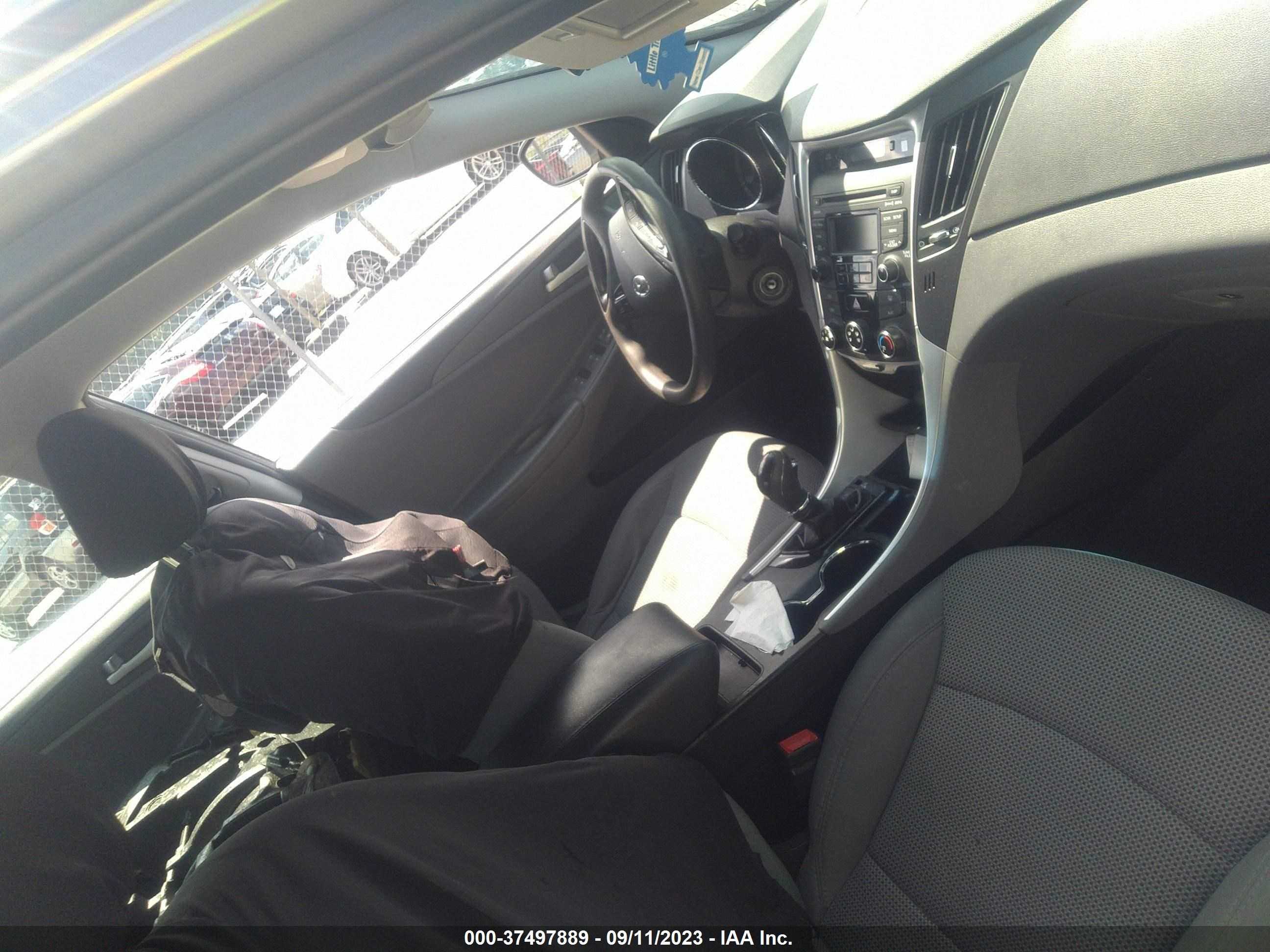 Photo 4 VIN: 5NPEB4AC9EH914872 - HYUNDAI SONATA 