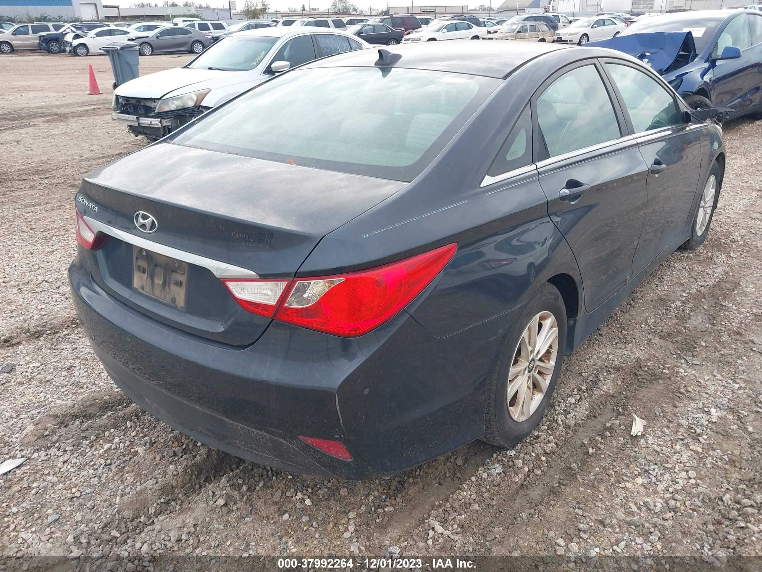 Photo 3 VIN: 5NPEB4AC9EH921868 - HYUNDAI SONATA 