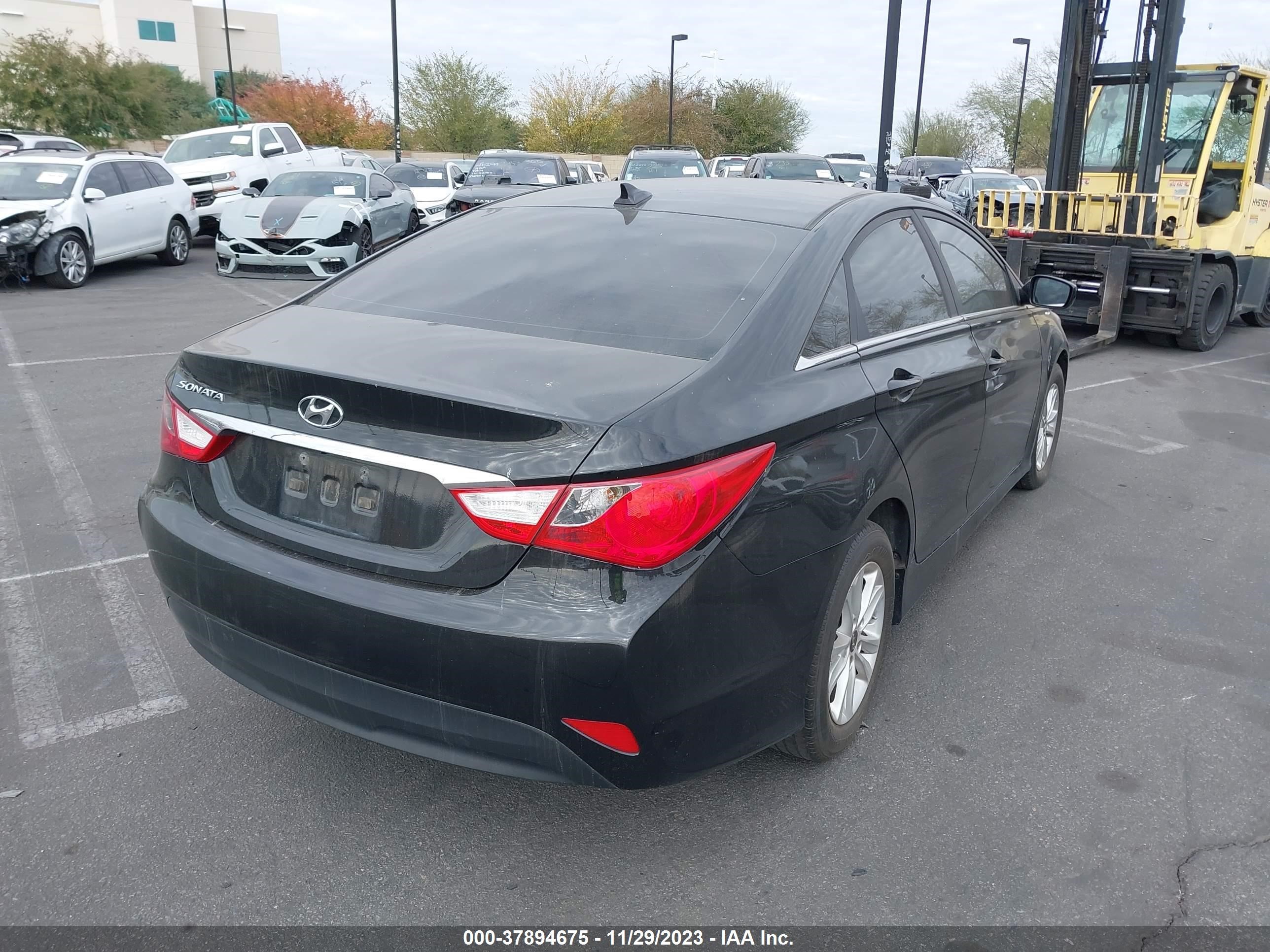 Photo 3 VIN: 5NPEB4AC9EH924012 - HYUNDAI SONATA 