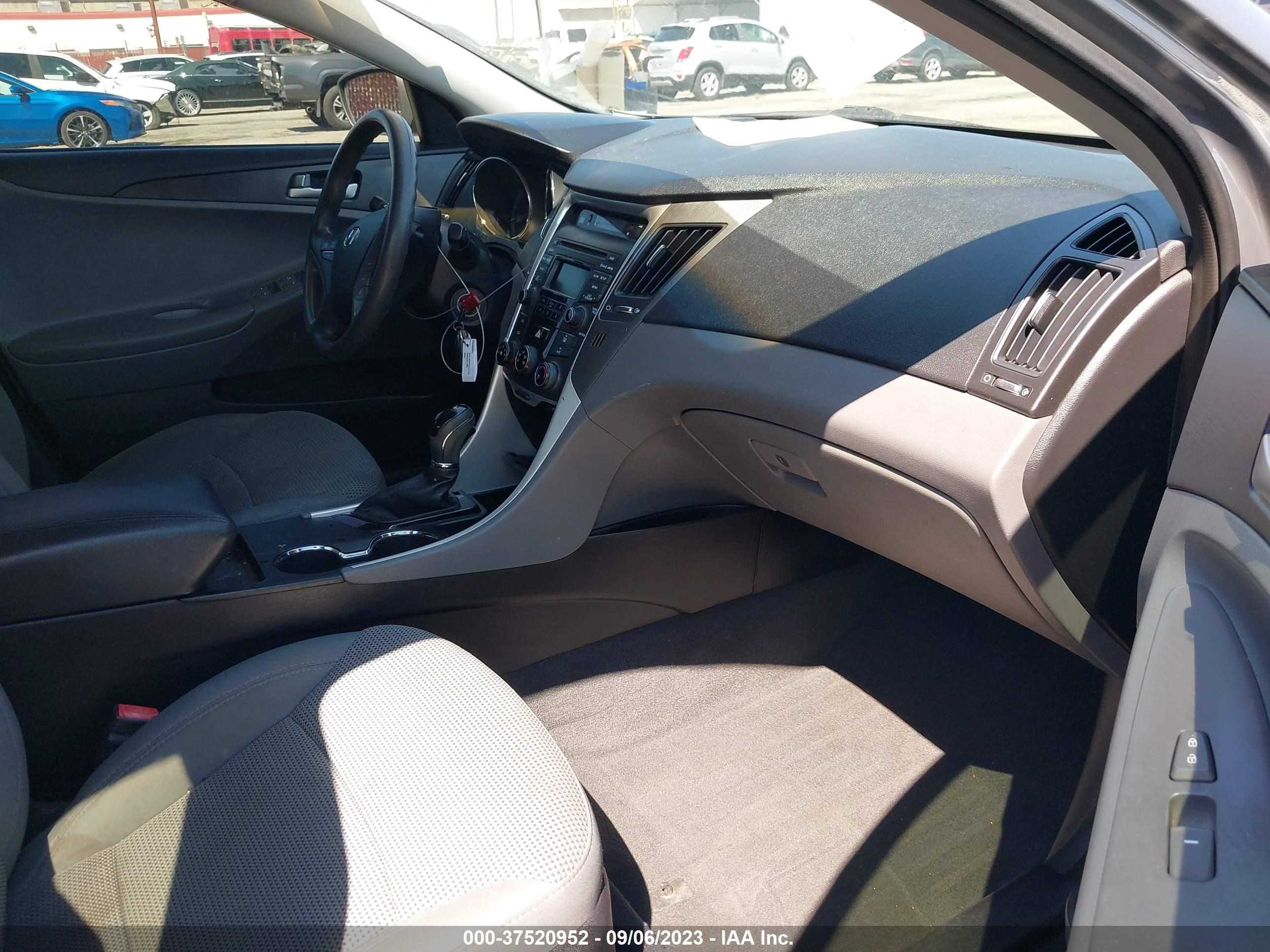 Photo 4 VIN: 5NPEB4AC9EH934765 - HYUNDAI SONATA 