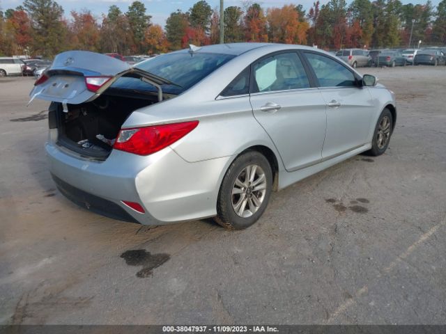 Photo 3 VIN: 5NPEB4AC9EH939979 - HYUNDAI SONATA 