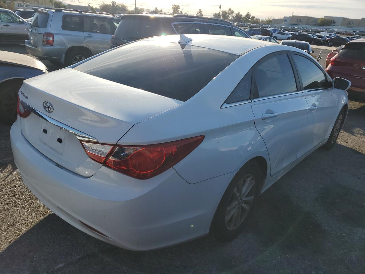 Photo 2 VIN: 5NPEB4ACXBH217965 - HYUNDAI SONATA 