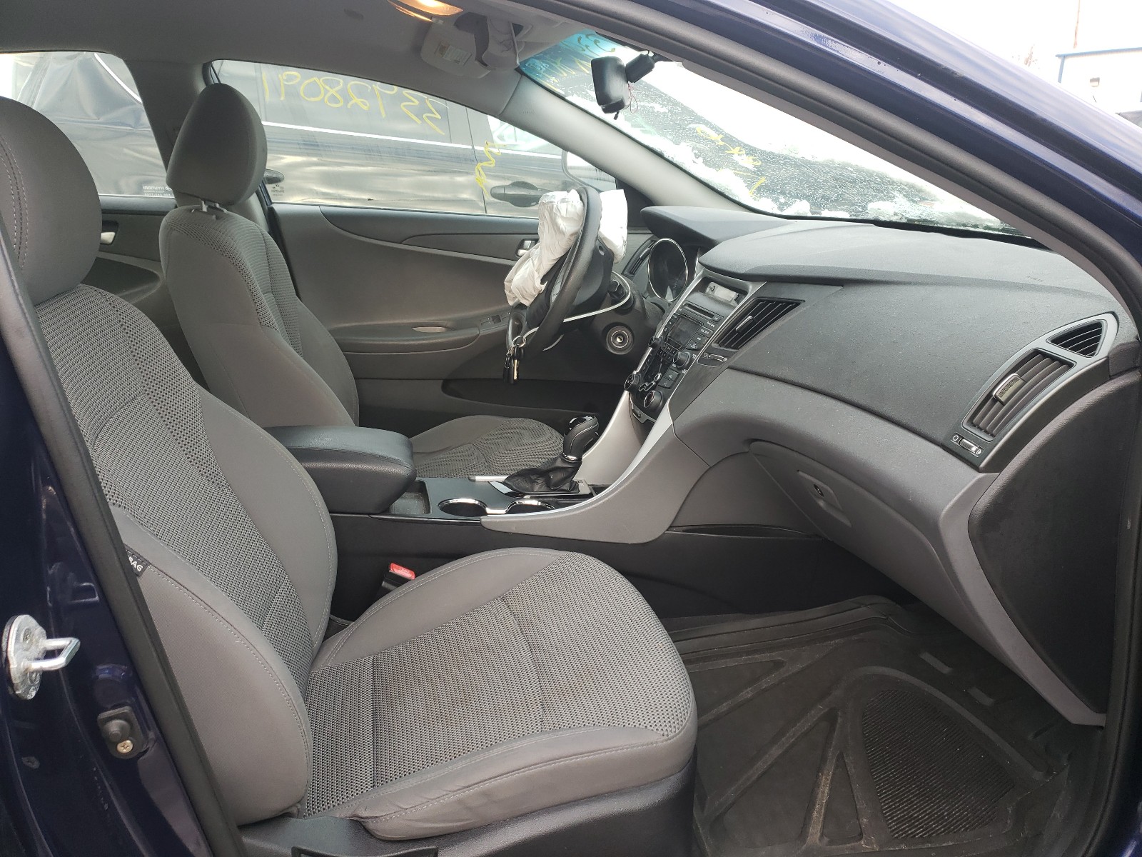 Photo 4 VIN: 5NPEB4ACXCH332194 - HYUNDAI SONATA GLS 