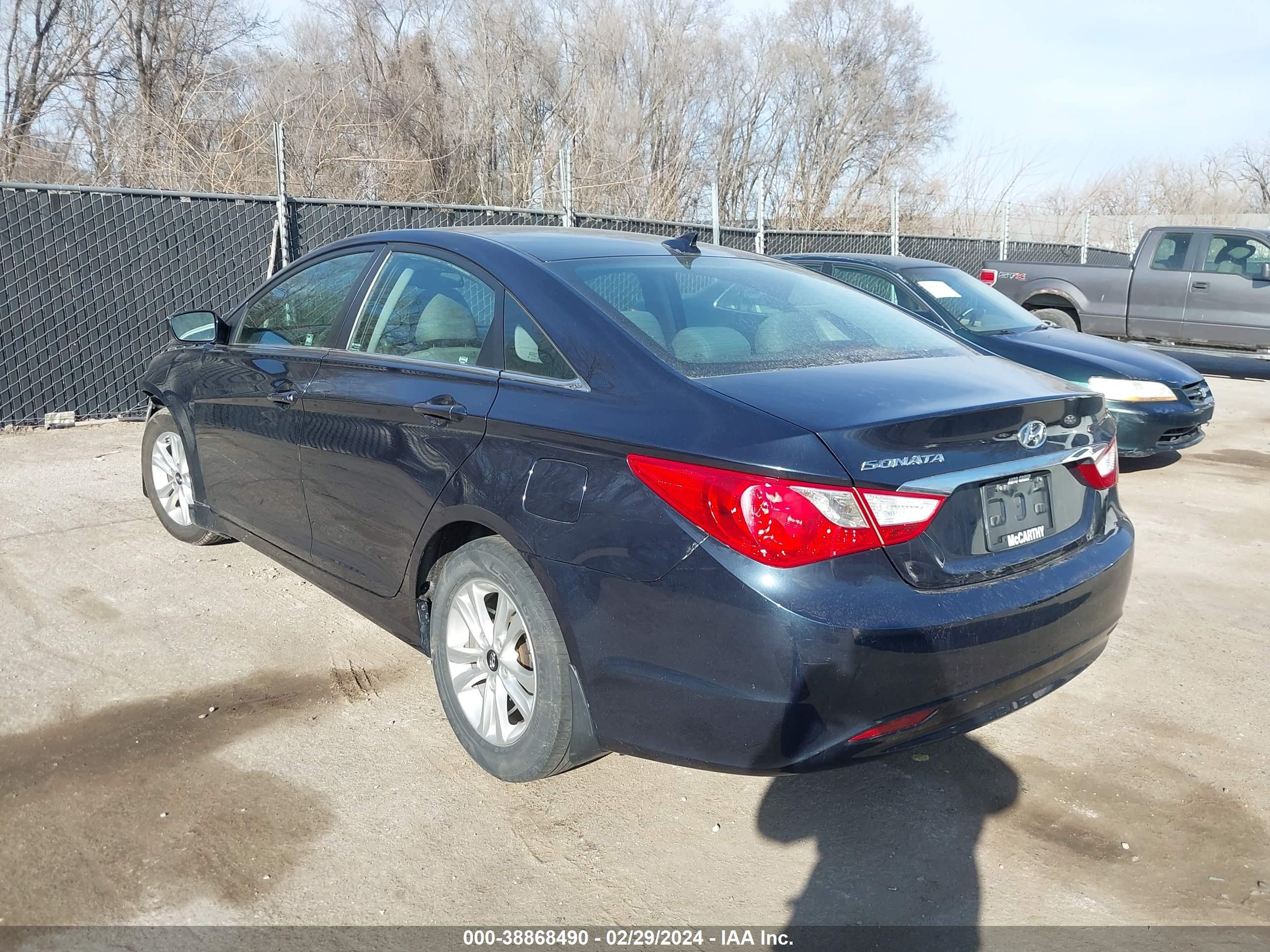 Photo 2 VIN: 5NPEB4ACXCH424244 - HYUNDAI SONATA 