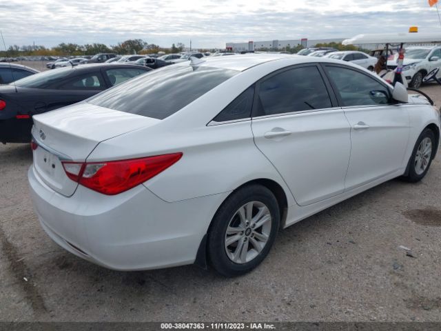 Photo 3 VIN: 5NPEB4ACXCH450584 - HYUNDAI SONATA 