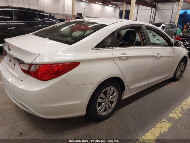 Photo 3 VIN: 5NPEB4ACXCH457499 - HYUNDAI SONATA 