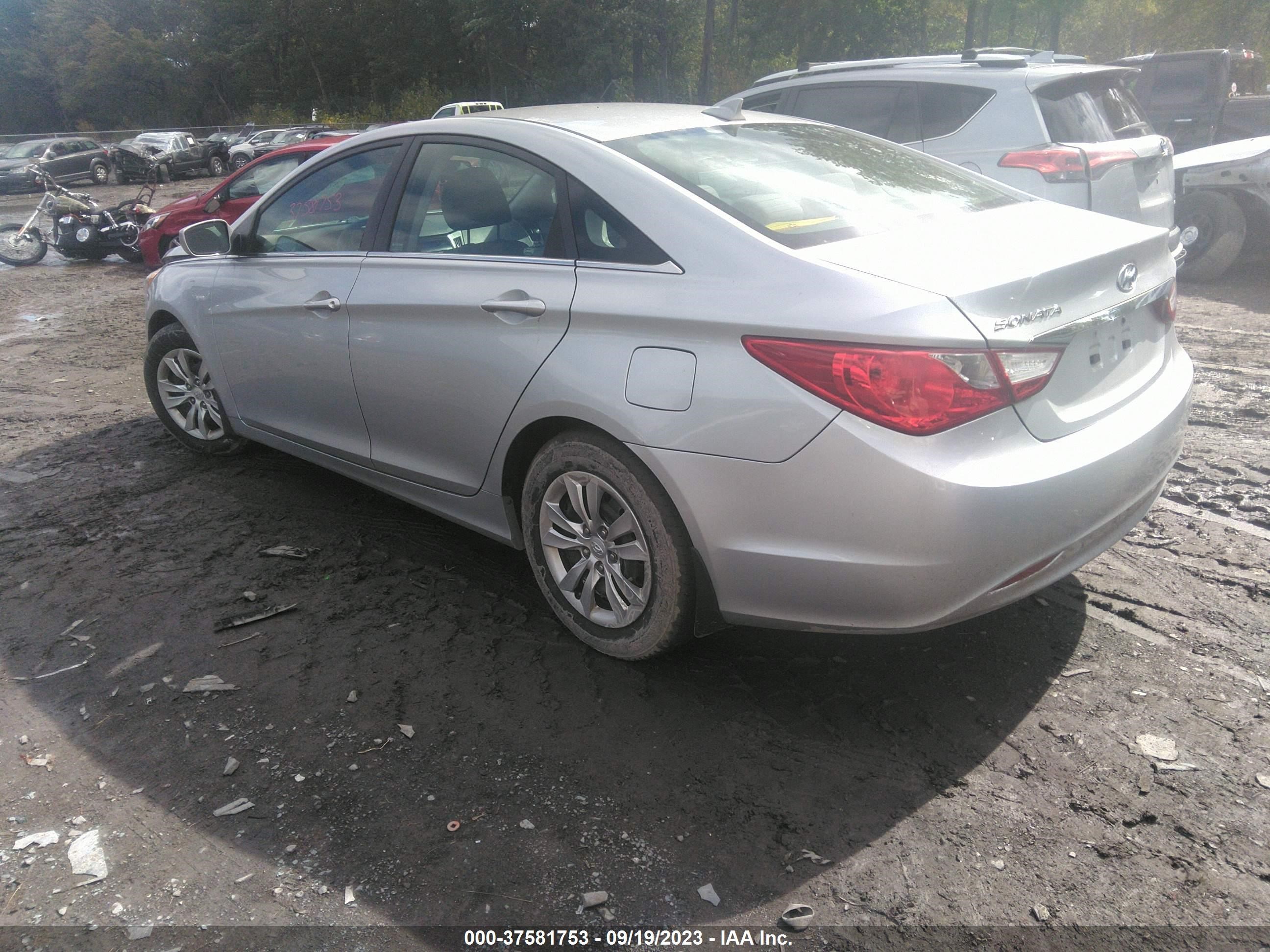 Photo 2 VIN: 5NPEB4ACXCH494102 - HYUNDAI SONATA 