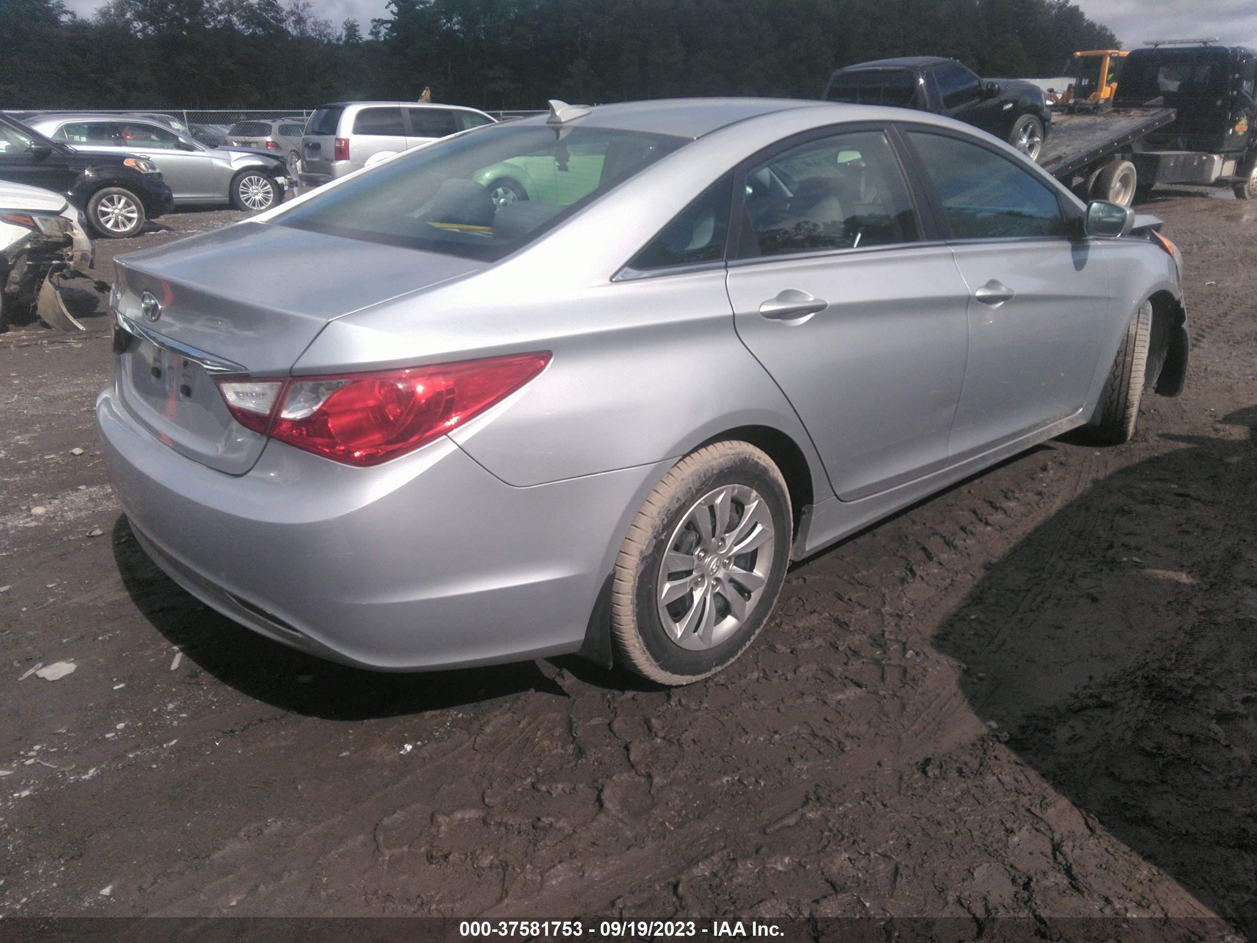 Photo 3 VIN: 5NPEB4ACXCH494102 - HYUNDAI SONATA 