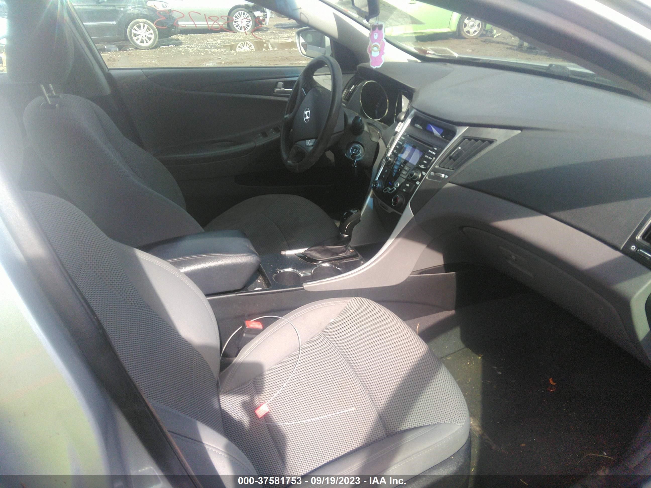 Photo 4 VIN: 5NPEB4ACXCH494102 - HYUNDAI SONATA 