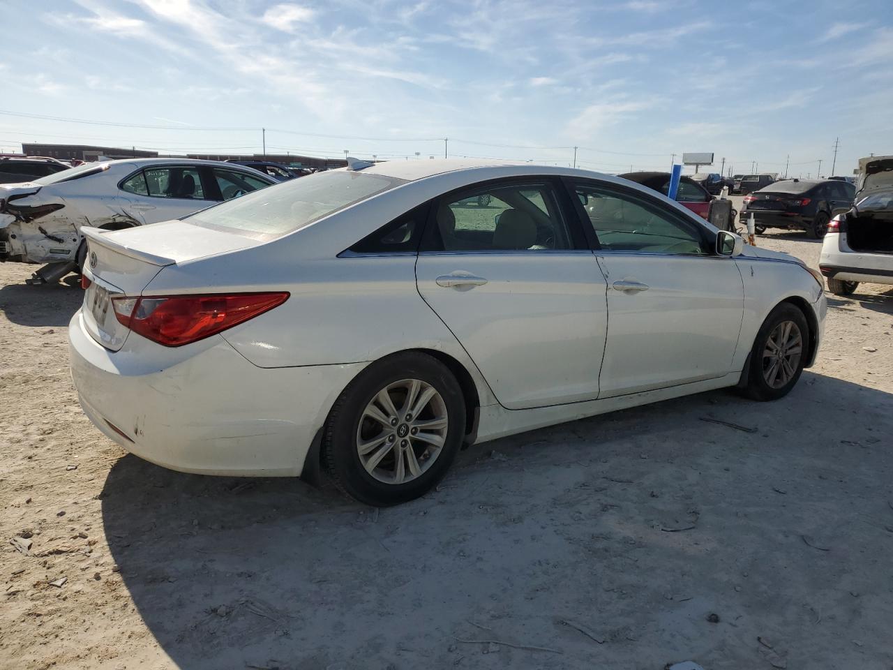 Photo 2 VIN: 5NPEB4ACXDH503740 - HYUNDAI SONATA 