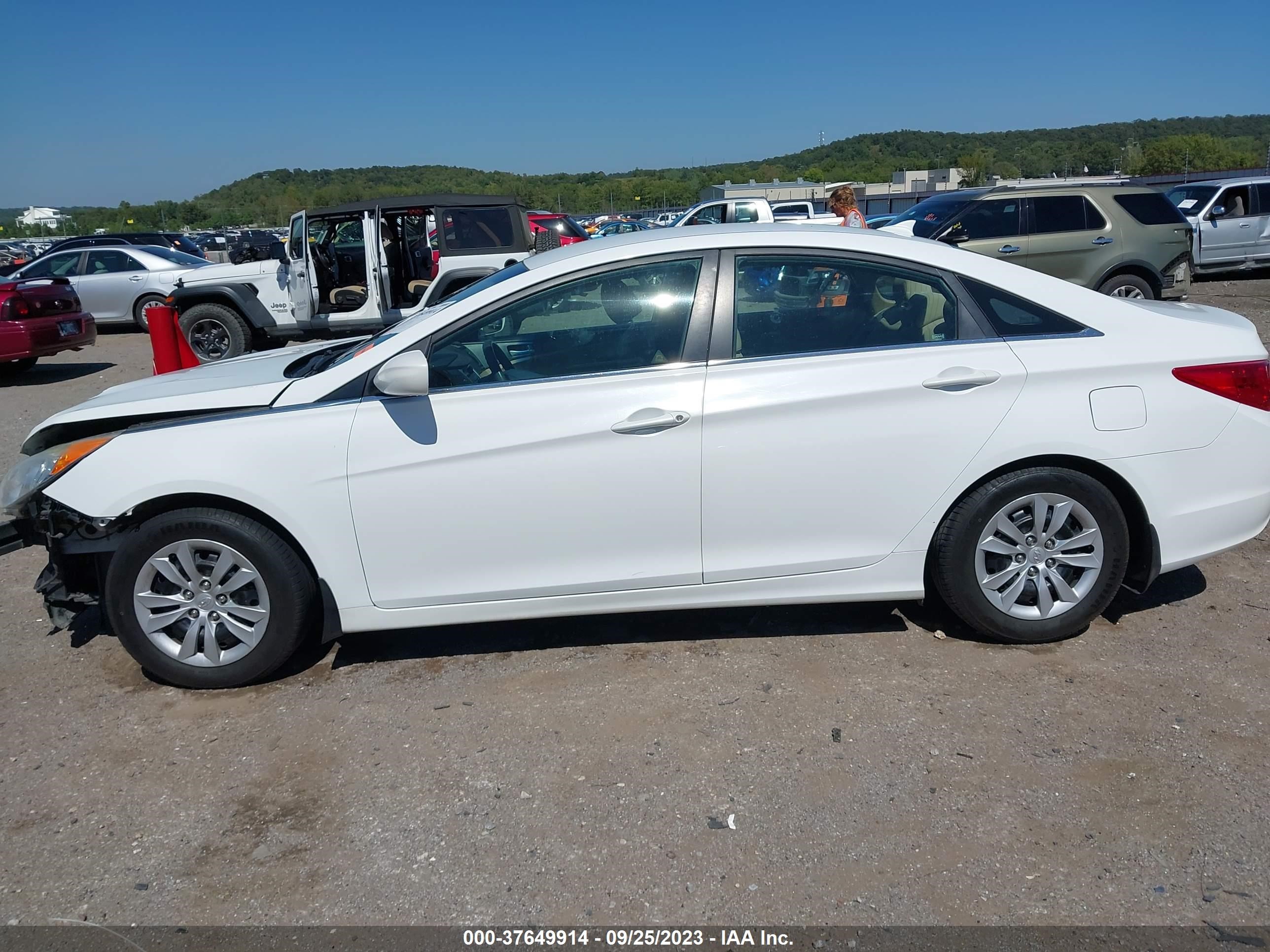 Photo 13 VIN: 5NPEB4ACXDH507156 - HYUNDAI SONATA 