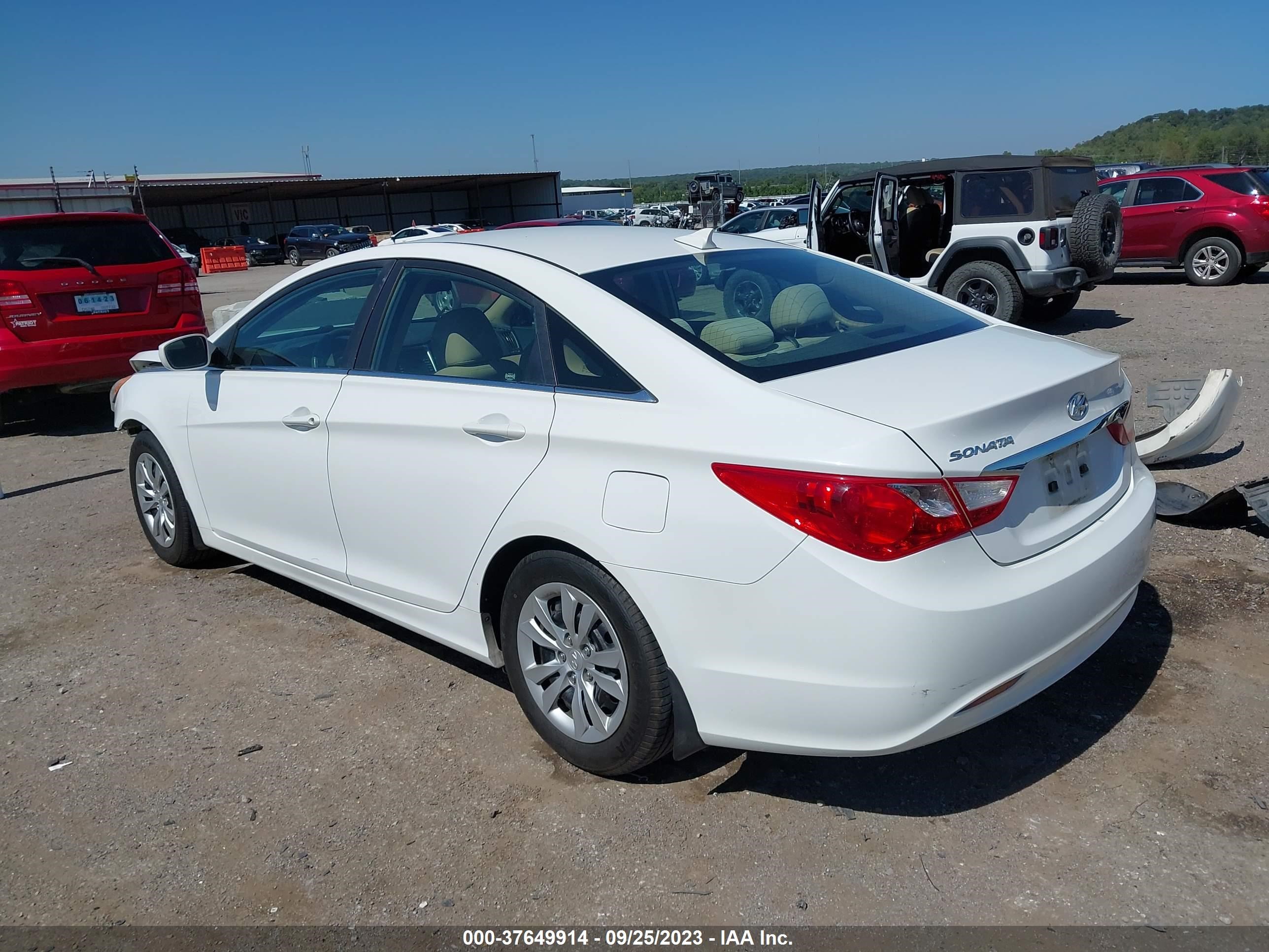 Photo 2 VIN: 5NPEB4ACXDH507156 - HYUNDAI SONATA 