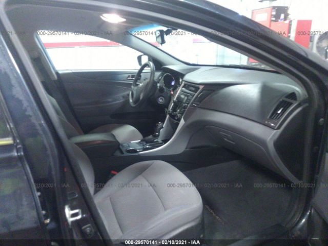 Photo 4 VIN: 5NPEB4ACXDH552890 - HYUNDAI SONATA 