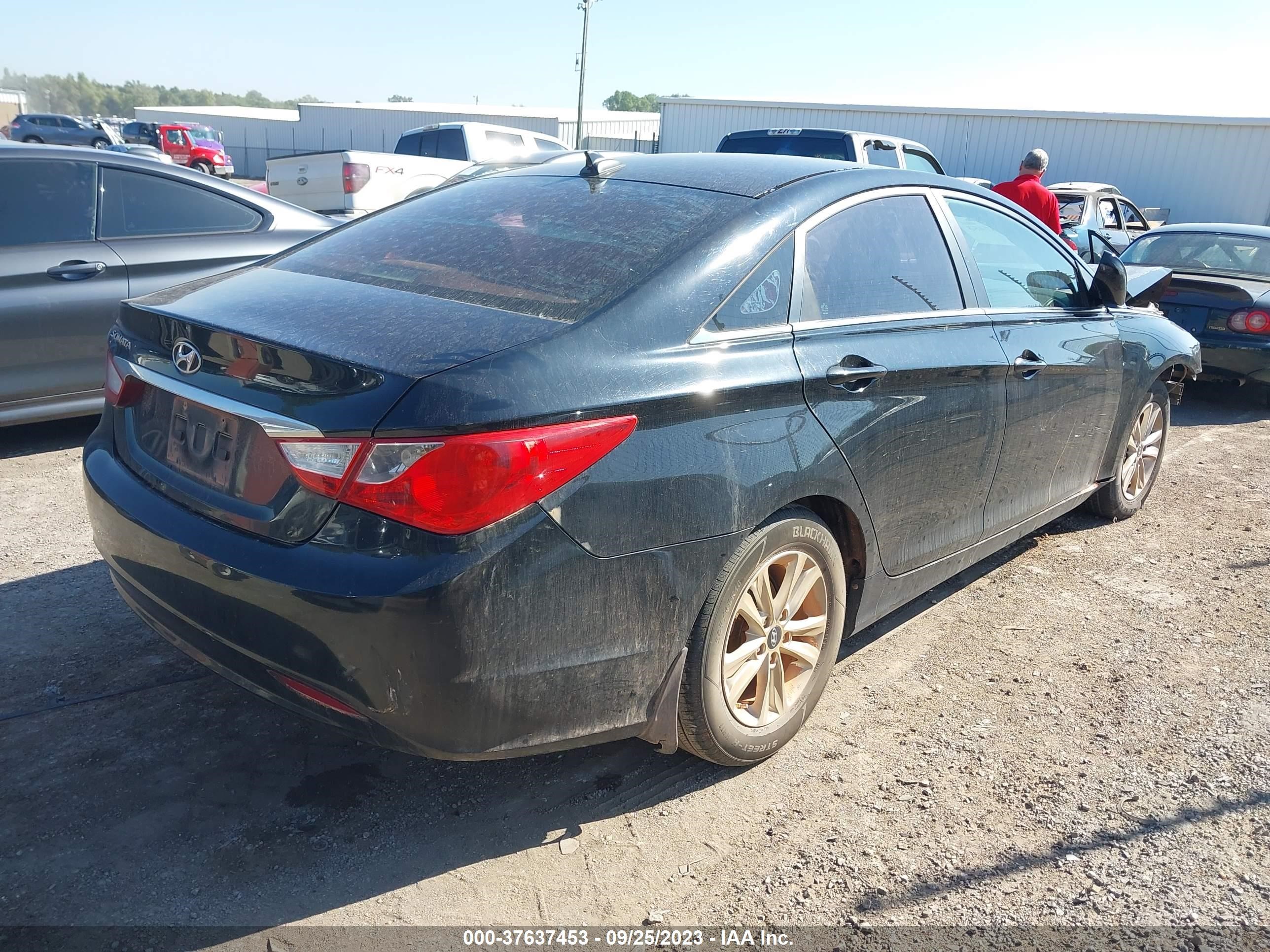 Photo 3 VIN: 5NPEB4ACXDH661267 - HYUNDAI SONATA 