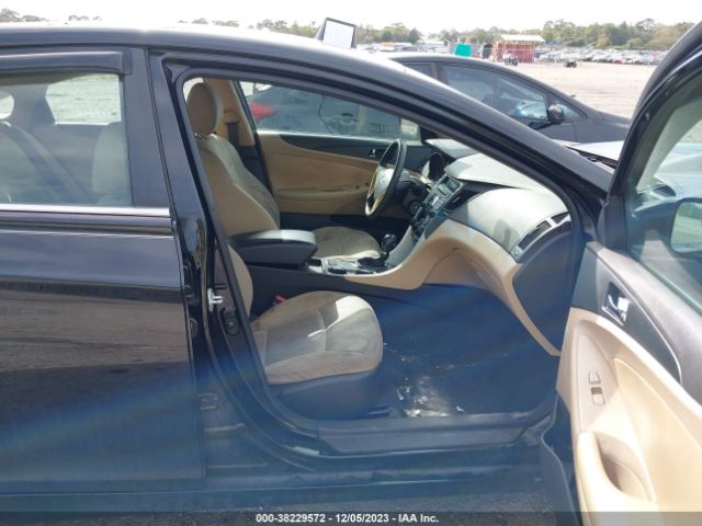 Photo 4 VIN: 5NPEB4ACXDH670275 - HYUNDAI SONATA 