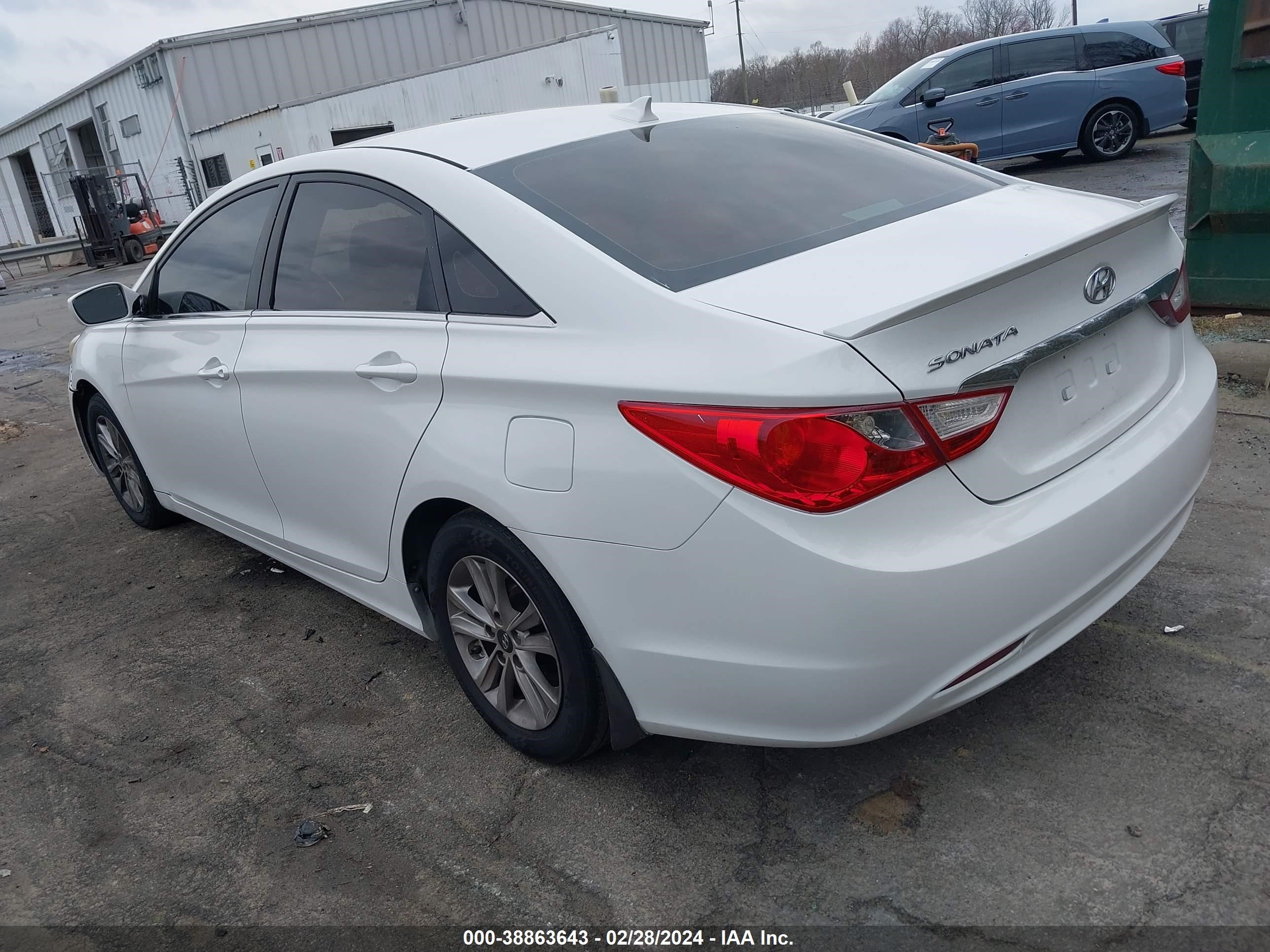 Photo 2 VIN: 5NPEB4ACXDH671166 - HYUNDAI SONATA 