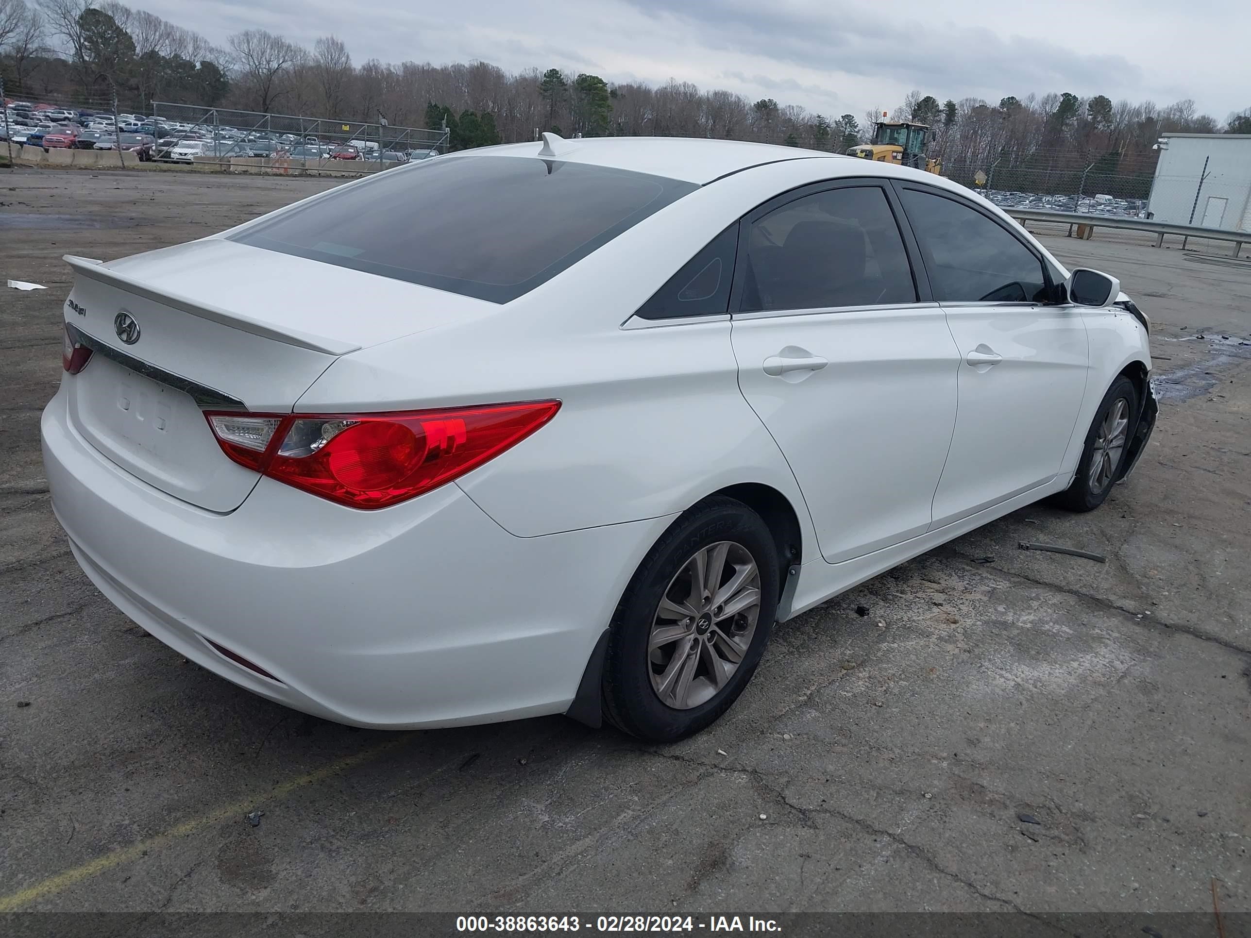 Photo 3 VIN: 5NPEB4ACXDH671166 - HYUNDAI SONATA 