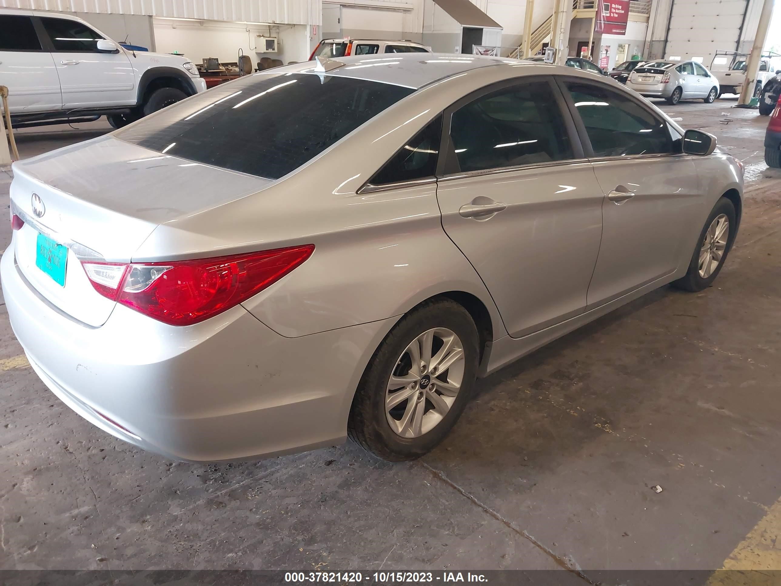 Photo 3 VIN: 5NPEB4ACXDH687058 - HYUNDAI SONATA 