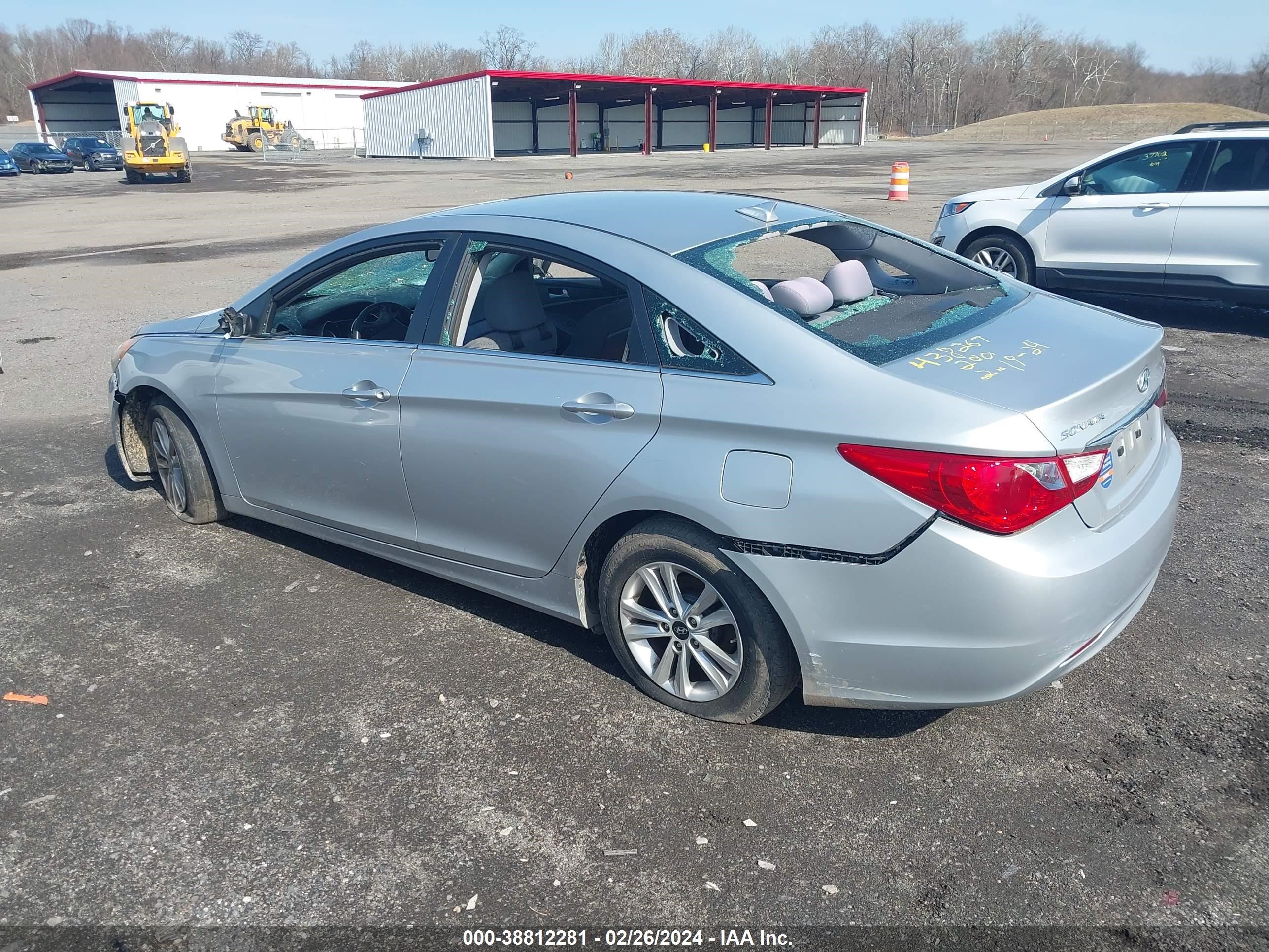 Photo 2 VIN: 5NPEB4ACXDH728868 - HYUNDAI SONATA 