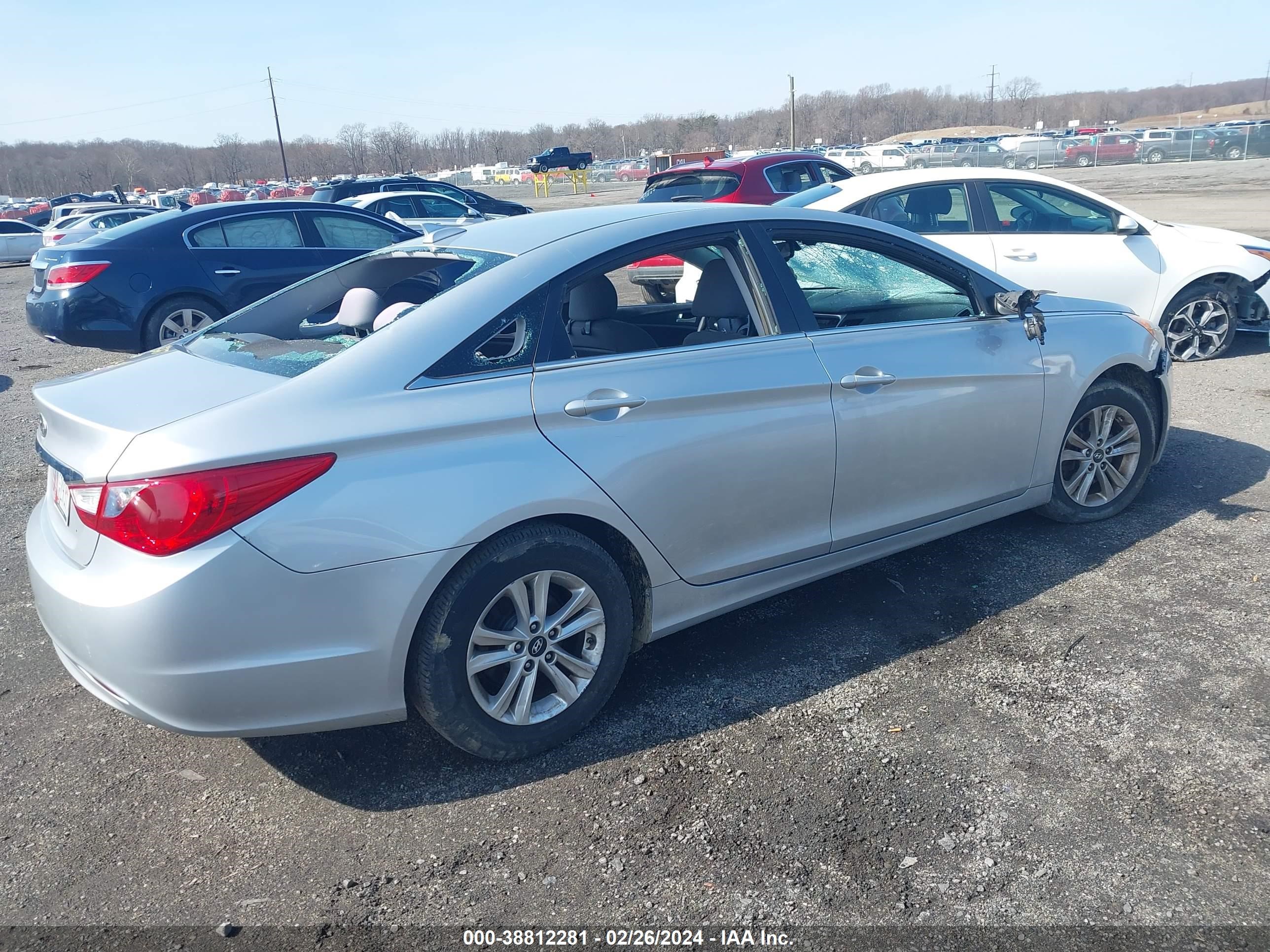 Photo 3 VIN: 5NPEB4ACXDH728868 - HYUNDAI SONATA 