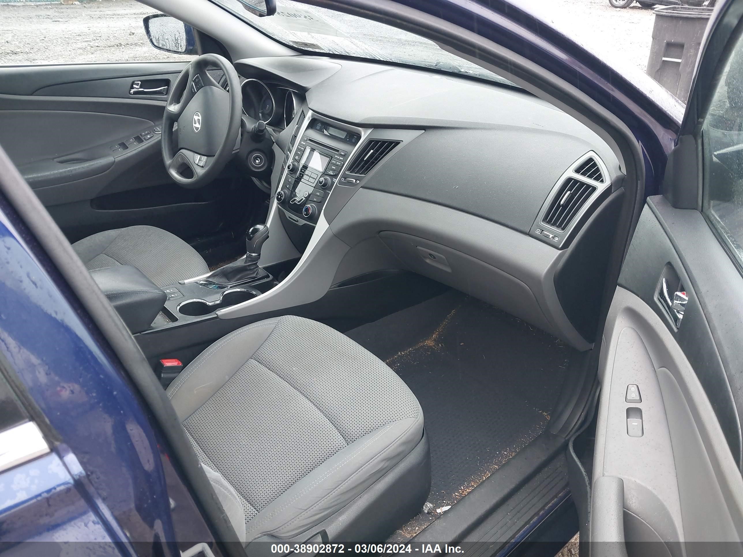 Photo 4 VIN: 5NPEB4ACXDH748635 - HYUNDAI SONATA 