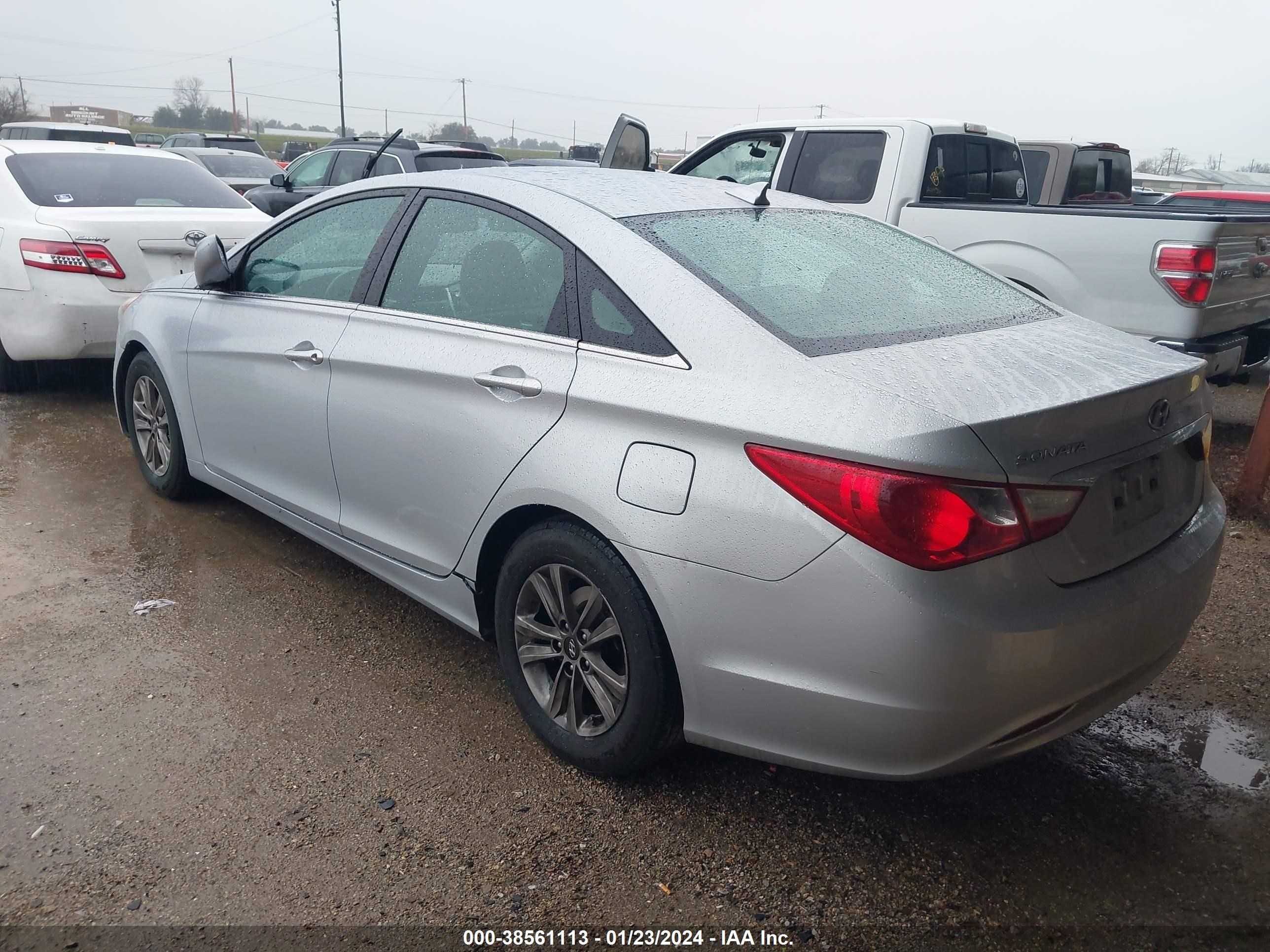 Photo 2 VIN: 5NPEB4ACXDH777679 - HYUNDAI SONATA 