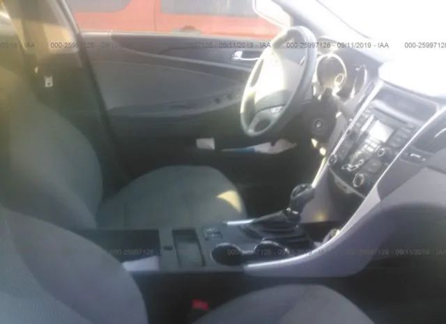 Photo 4 VIN: 5NPEB4ACXDH788620 - HYUNDAI SONATA 