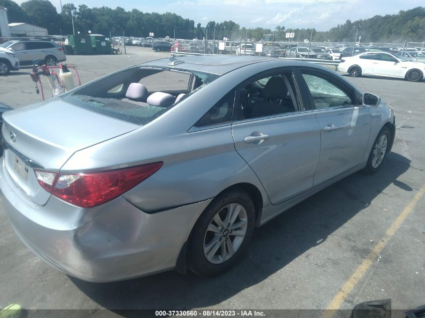 Photo 3 VIN: 5NPEB4ACXDH798399 - HYUNDAI SONATA 