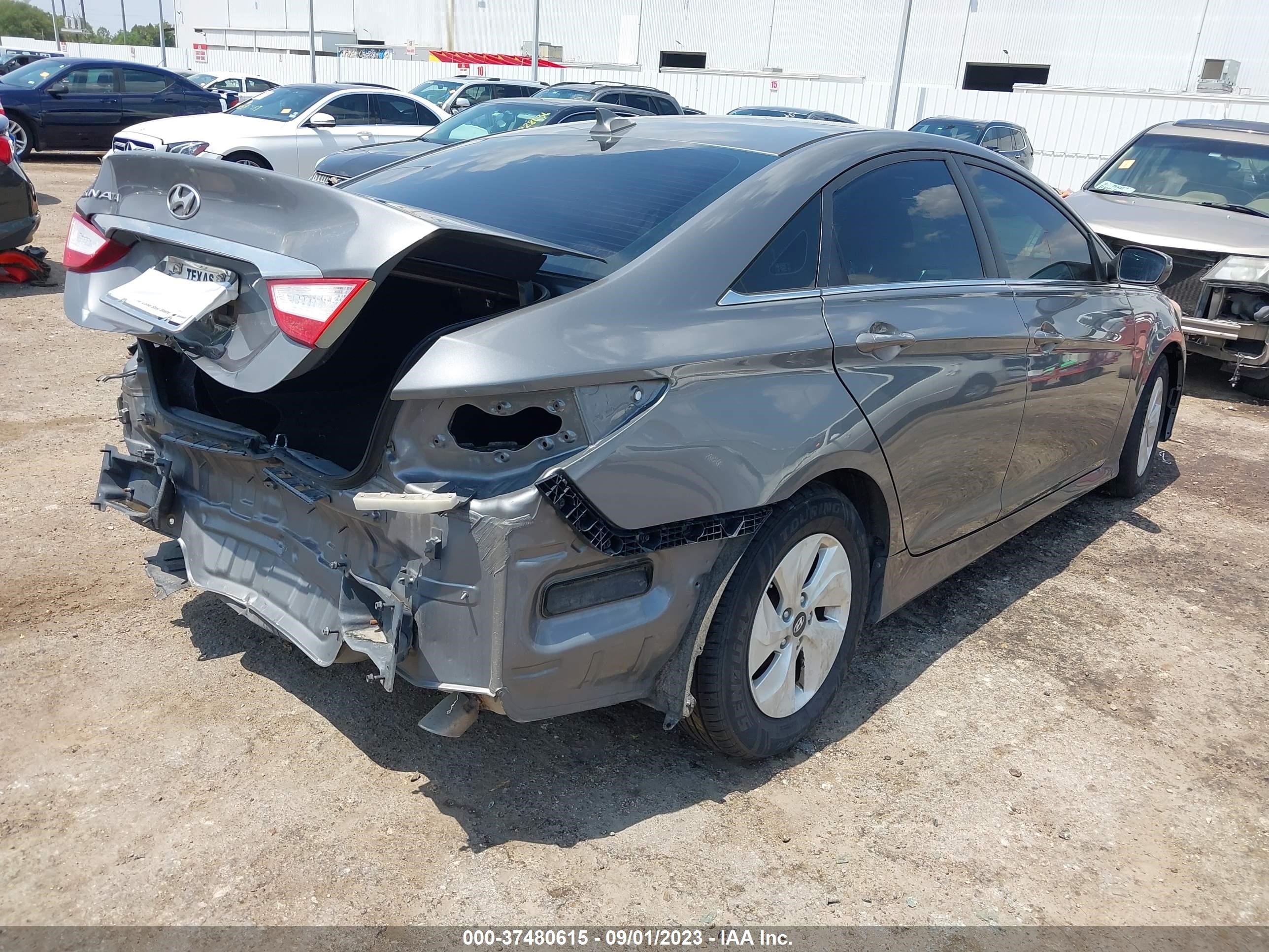 Photo 3 VIN: 5NPEB4ACXEH823156 - HYUNDAI SONATA 