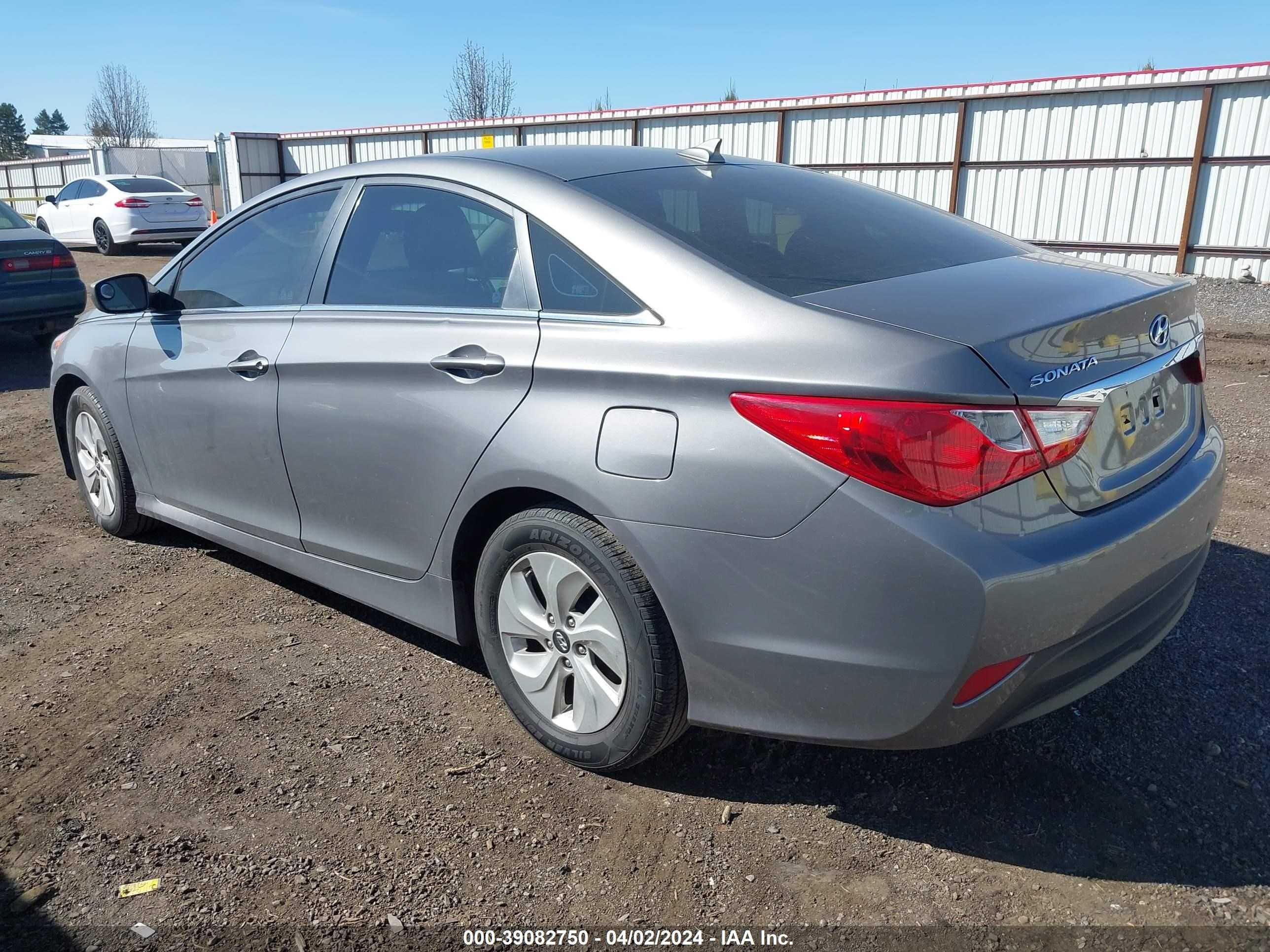 Photo 2 VIN: 5NPEB4ACXEH823447 - HYUNDAI SONATA 