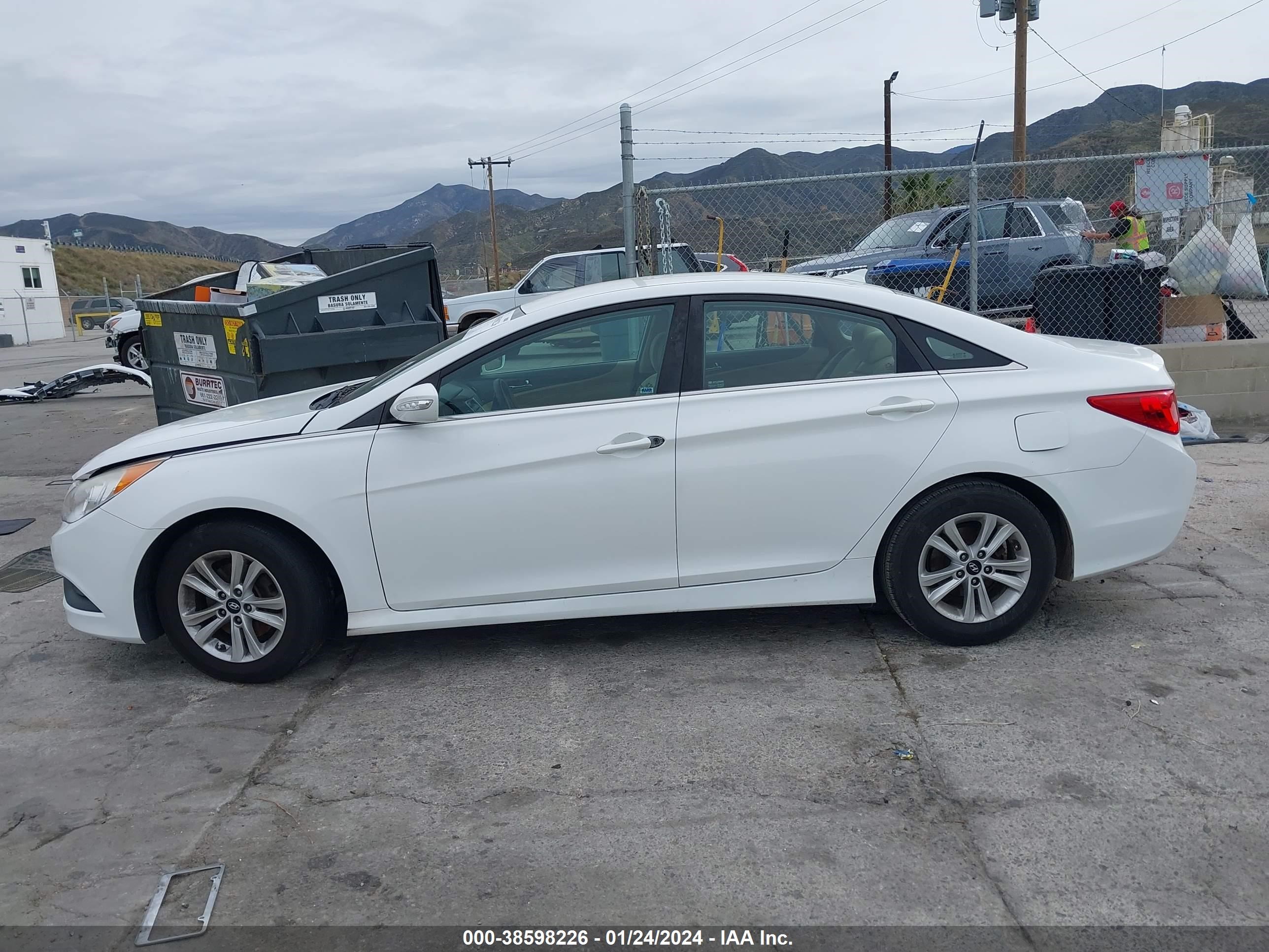 Photo 12 VIN: 5NPEB4ACXEH870803 - HYUNDAI SONATA 