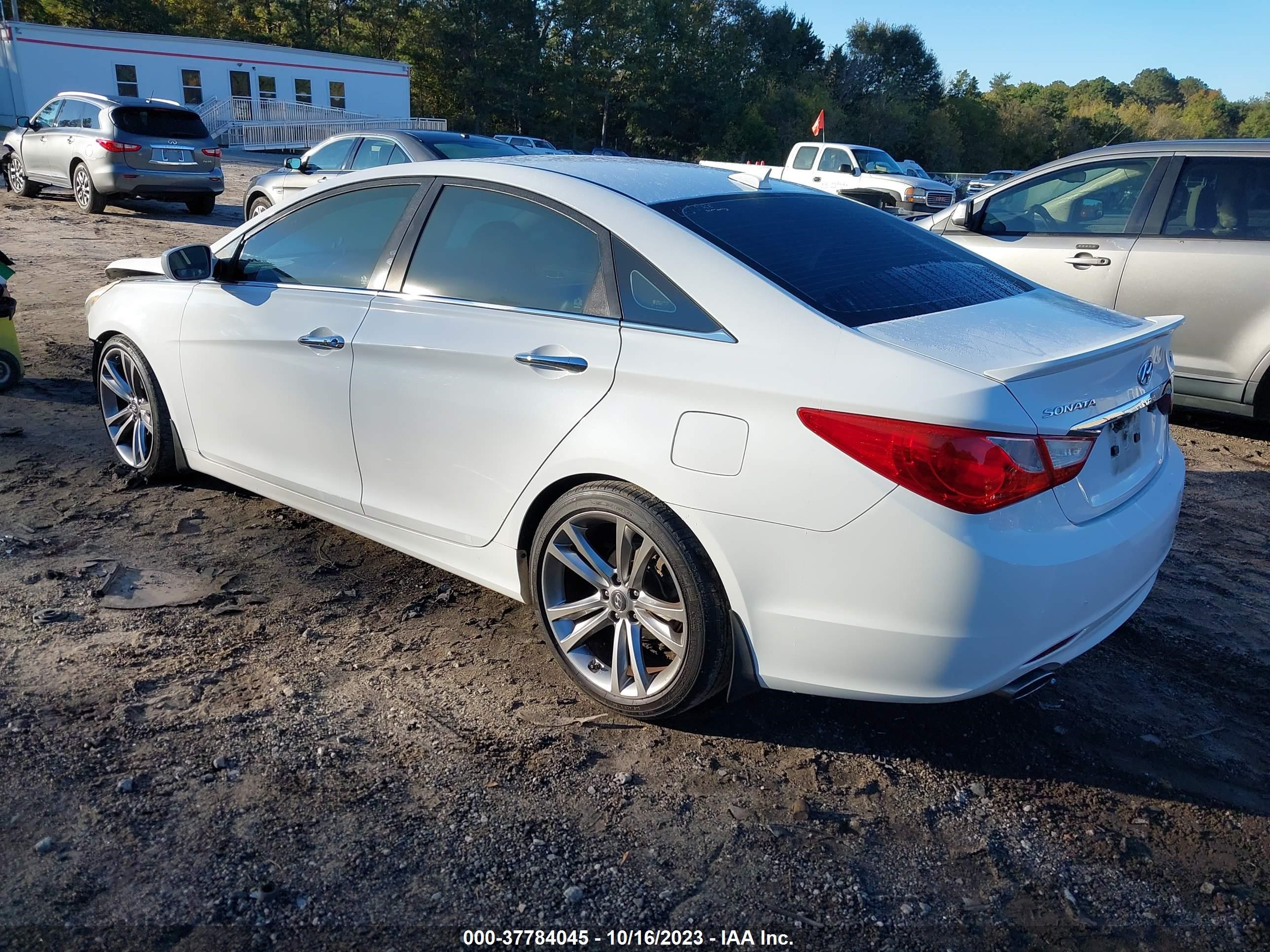 Photo 2 VIN: 5NPEC4AB0CH423057 - HYUNDAI SONATA 