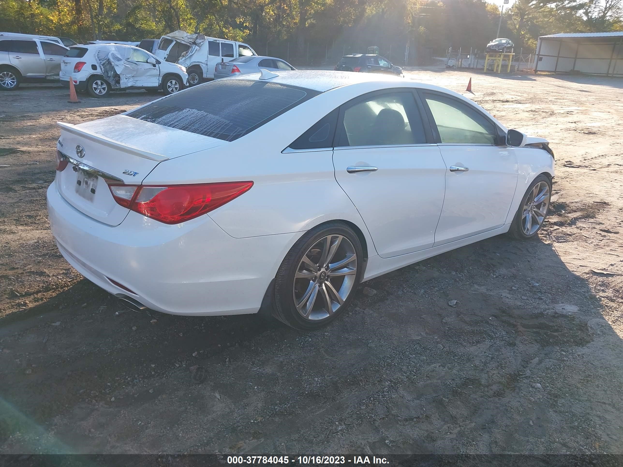 Photo 3 VIN: 5NPEC4AB0CH423057 - HYUNDAI SONATA 