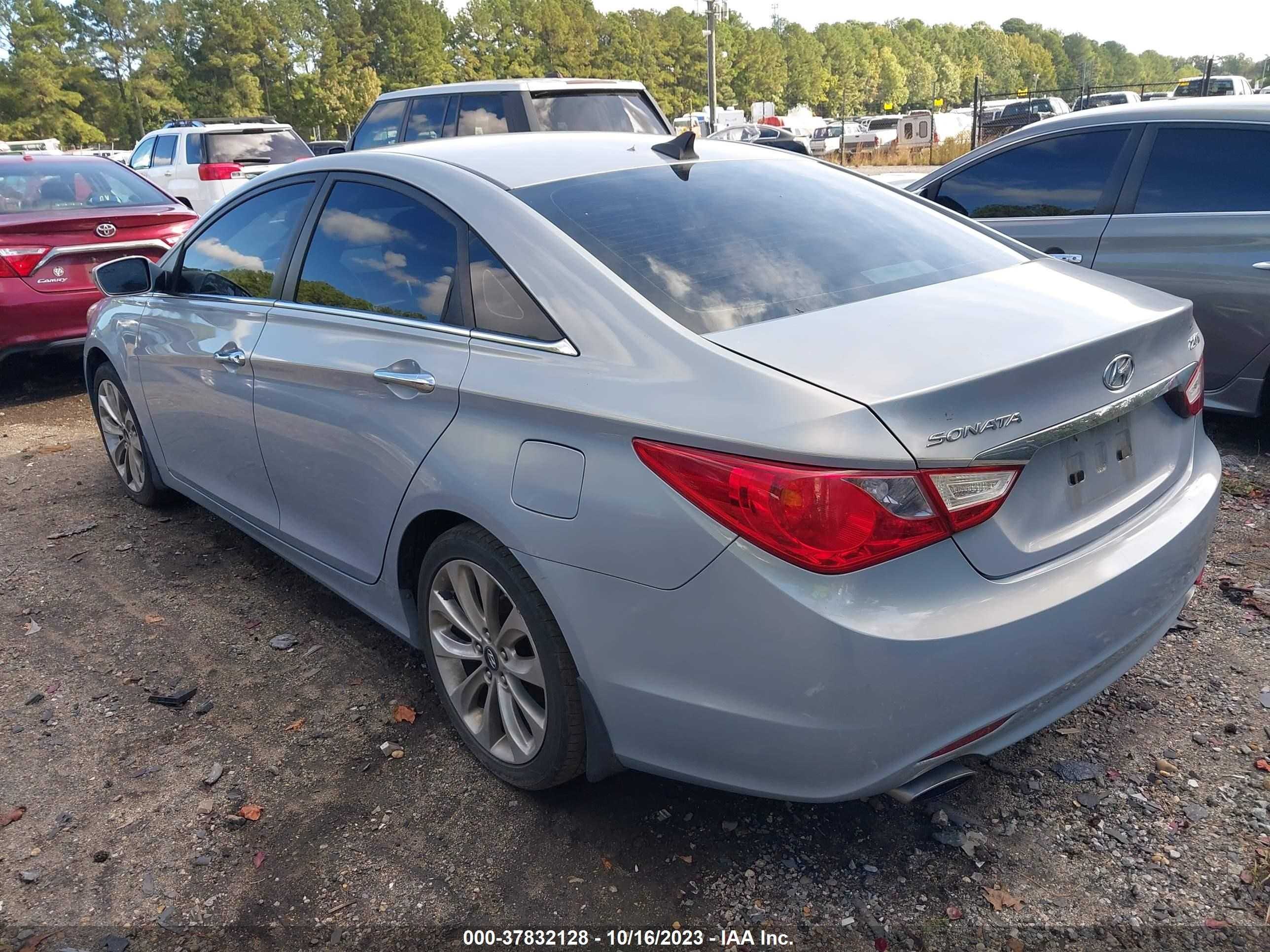 Photo 2 VIN: 5NPEC4AB1BH198050 - HYUNDAI SONATA 