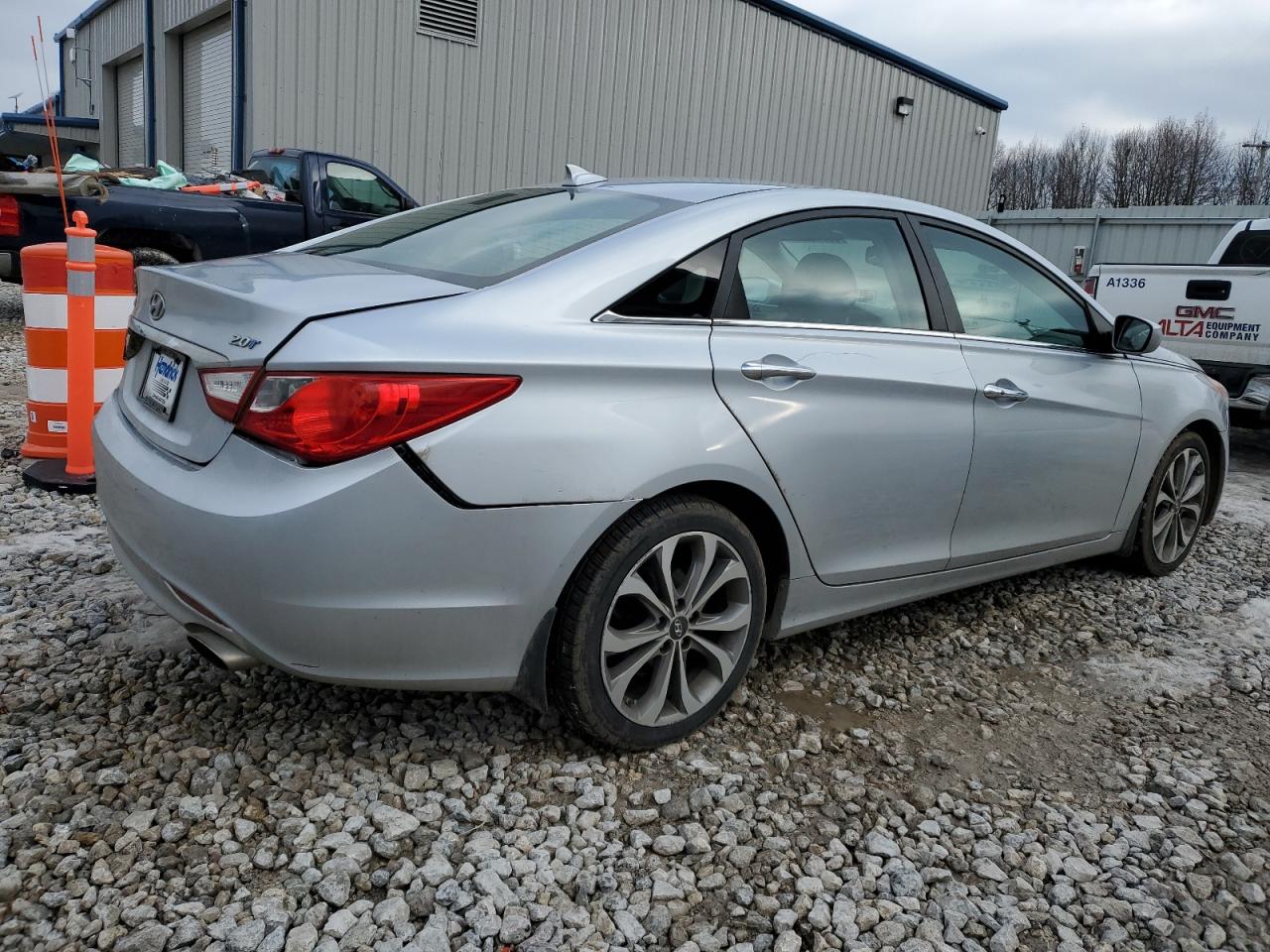 Photo 2 VIN: 5NPEC4AB1DH800805 - HYUNDAI SONATA 