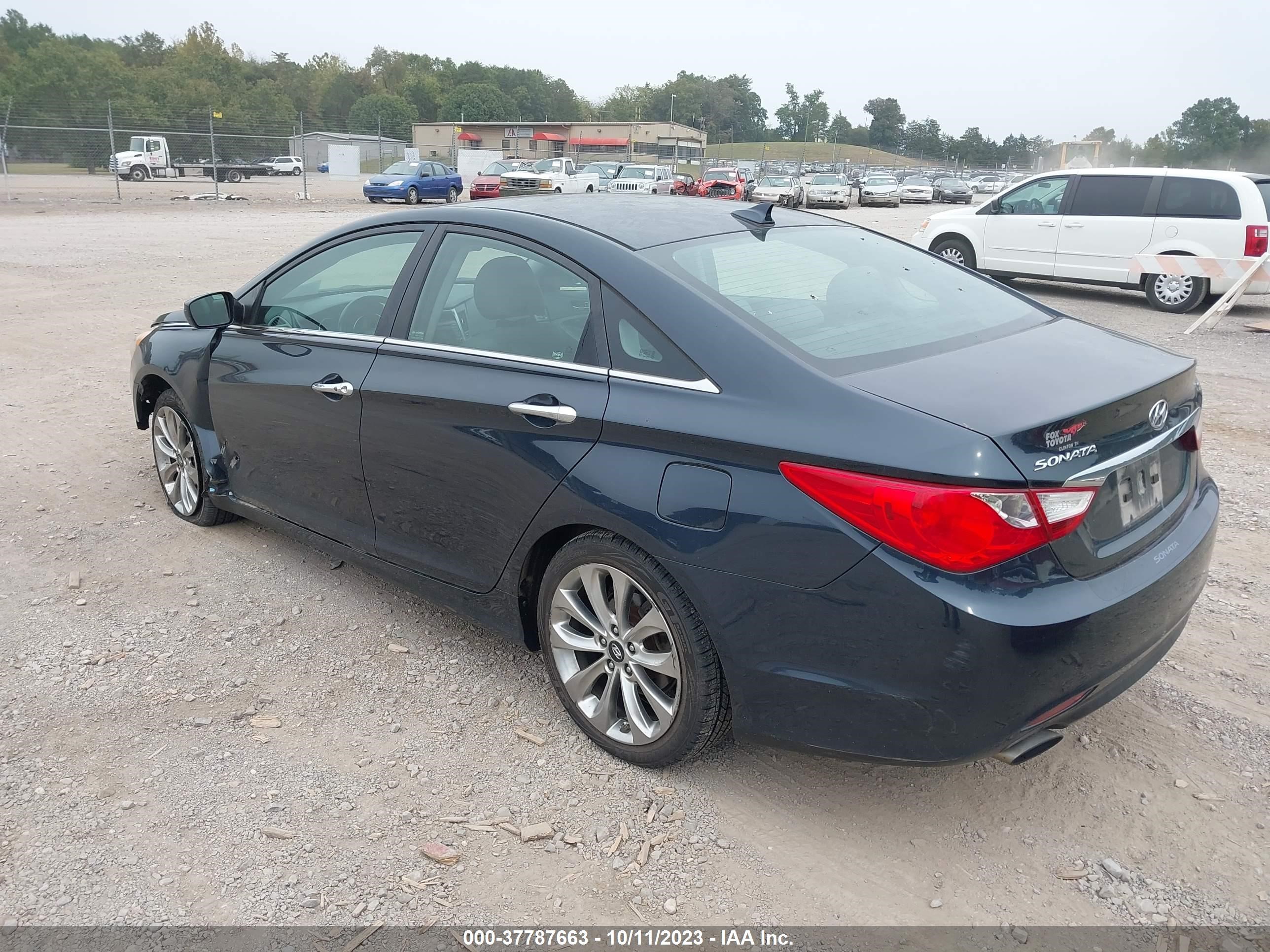 Photo 2 VIN: 5NPEC4AB2CH387937 - HYUNDAI SONATA 