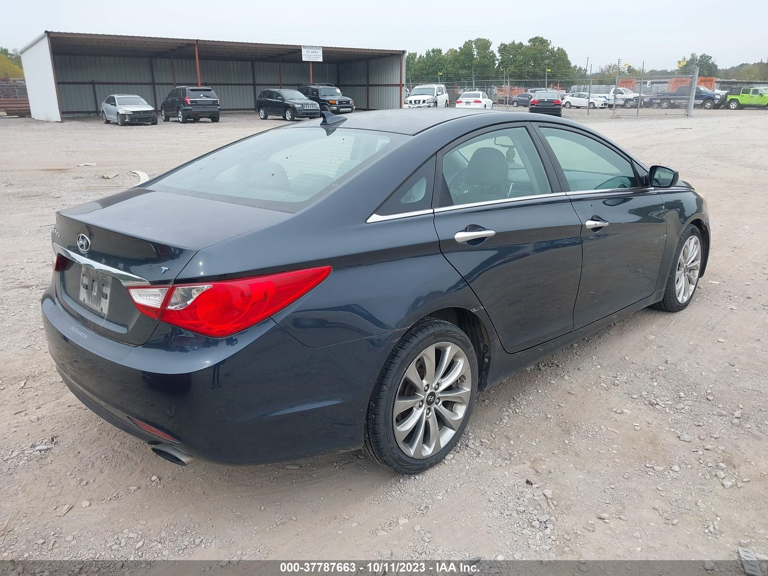 Photo 3 VIN: 5NPEC4AB2CH387937 - HYUNDAI SONATA 