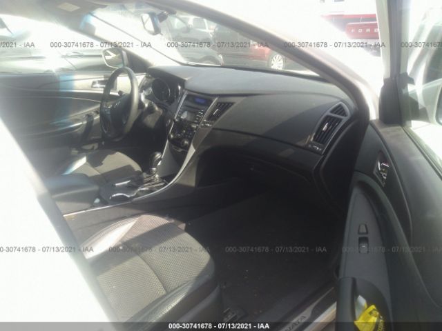 Photo 4 VIN: 5NPEC4AB2CH444217 - HYUNDAI SONATA 