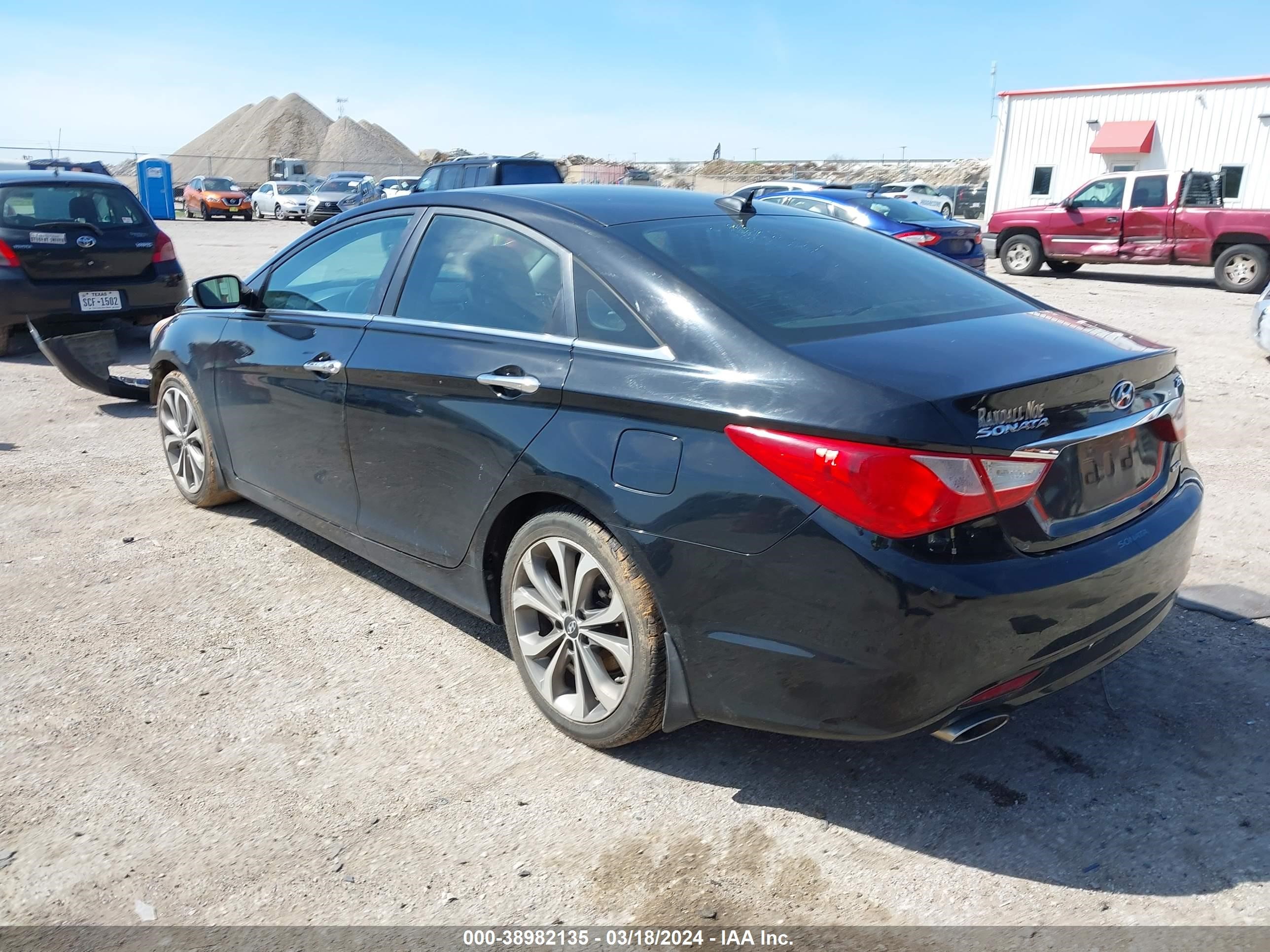 Photo 2 VIN: 5NPEC4AB2DH597780 - HYUNDAI SONATA 