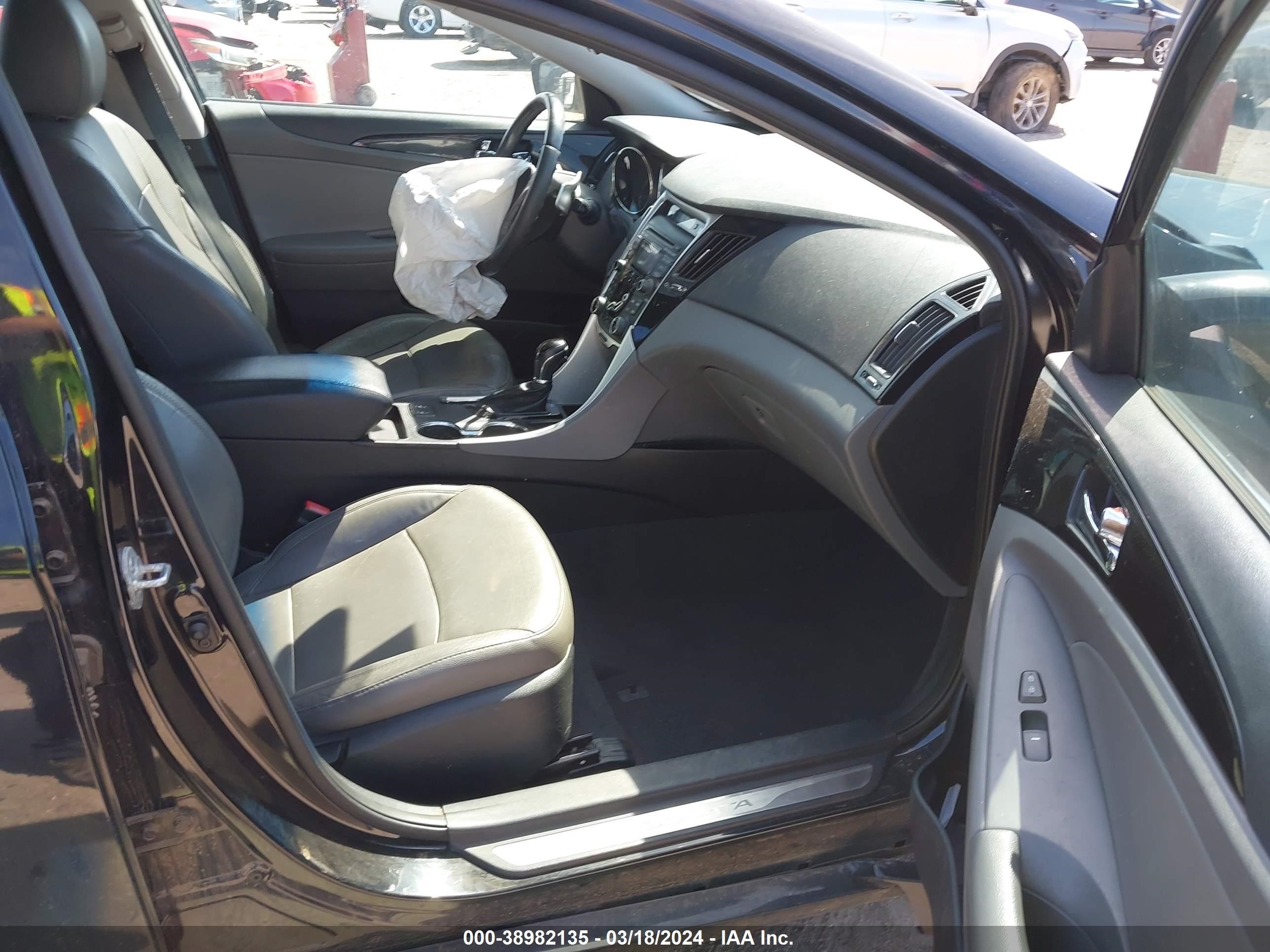 Photo 4 VIN: 5NPEC4AB2DH597780 - HYUNDAI SONATA 