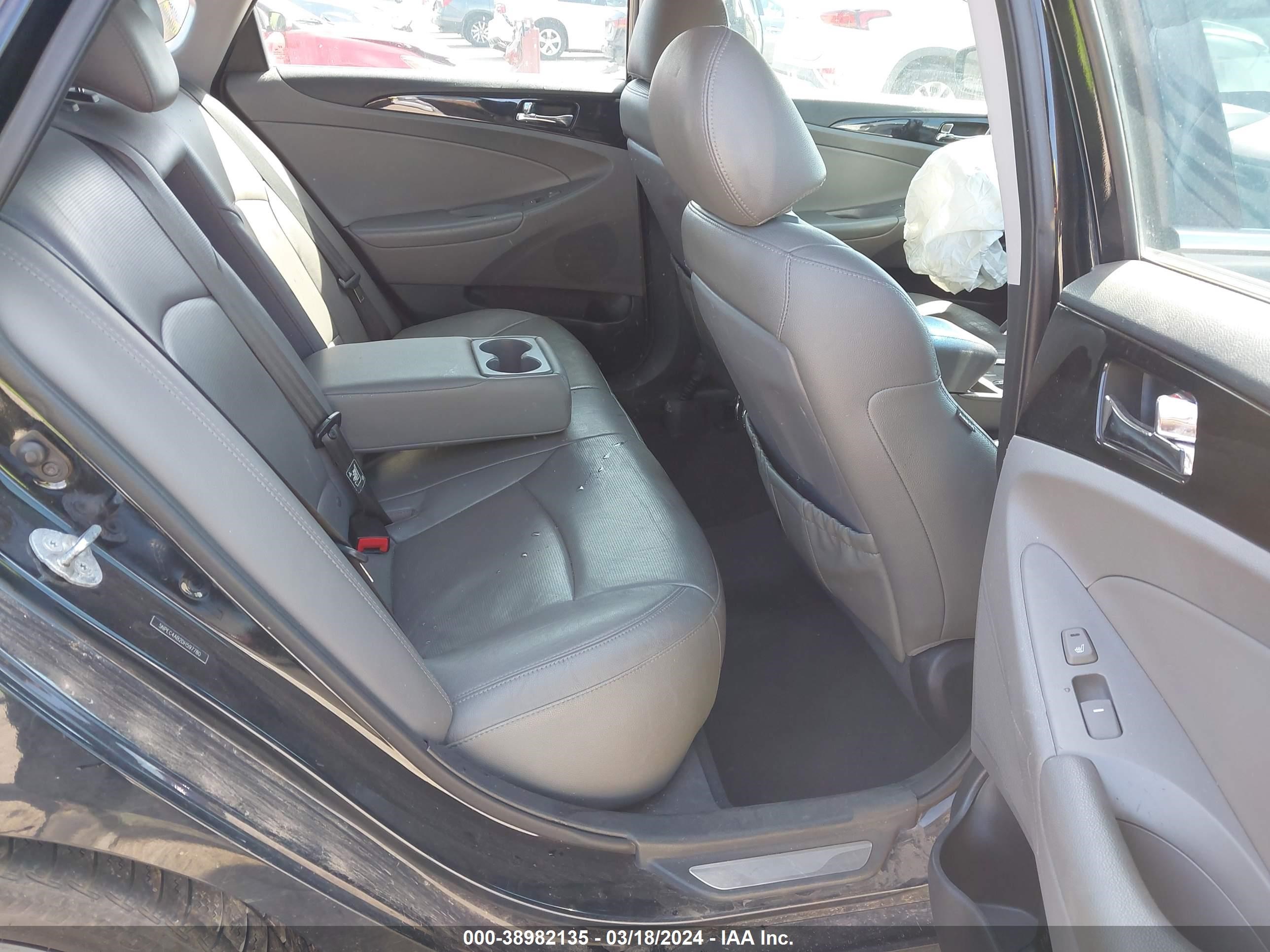 Photo 7 VIN: 5NPEC4AB2DH597780 - HYUNDAI SONATA 