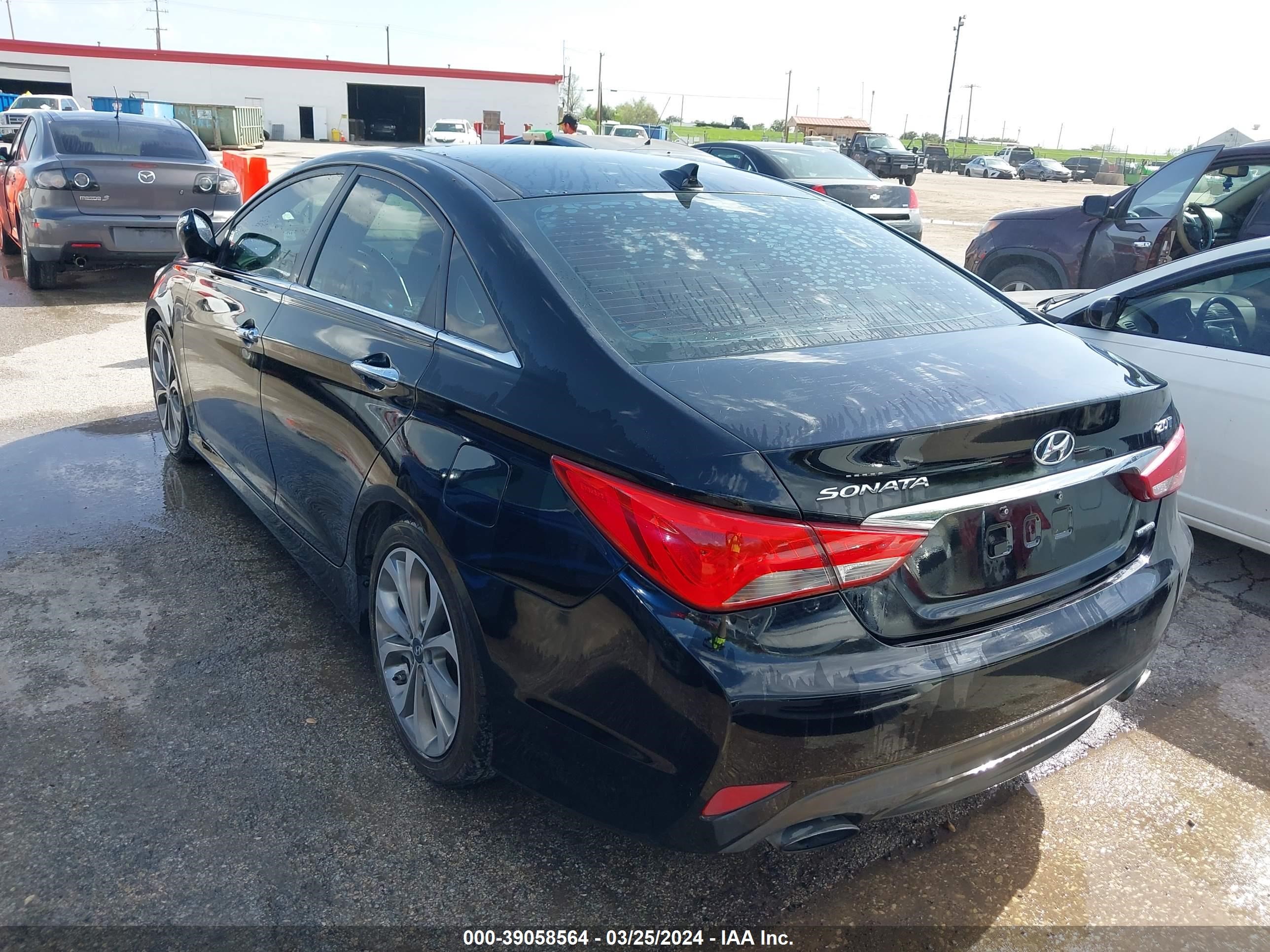 Photo 2 VIN: 5NPEC4AB2EH841350 - HYUNDAI SONATA 