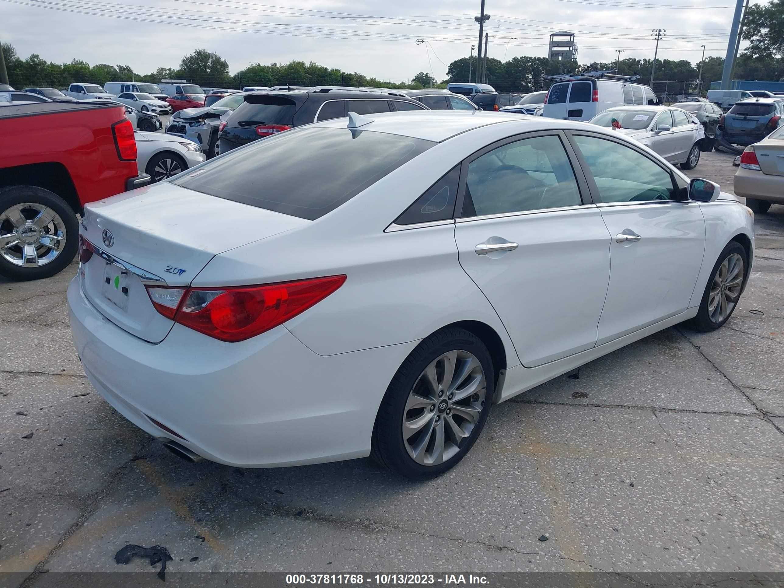 Photo 3 VIN: 5NPEC4AB3BH253047 - HYUNDAI SONATA 